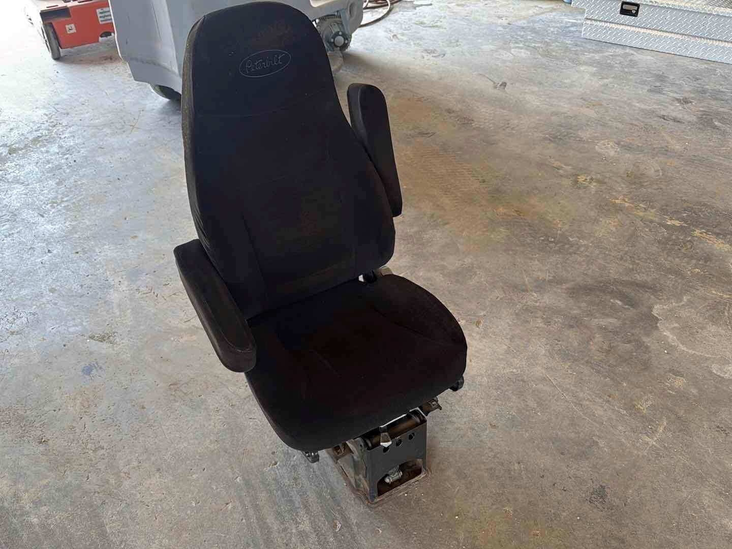 PETERBILT SEAT (A48992)