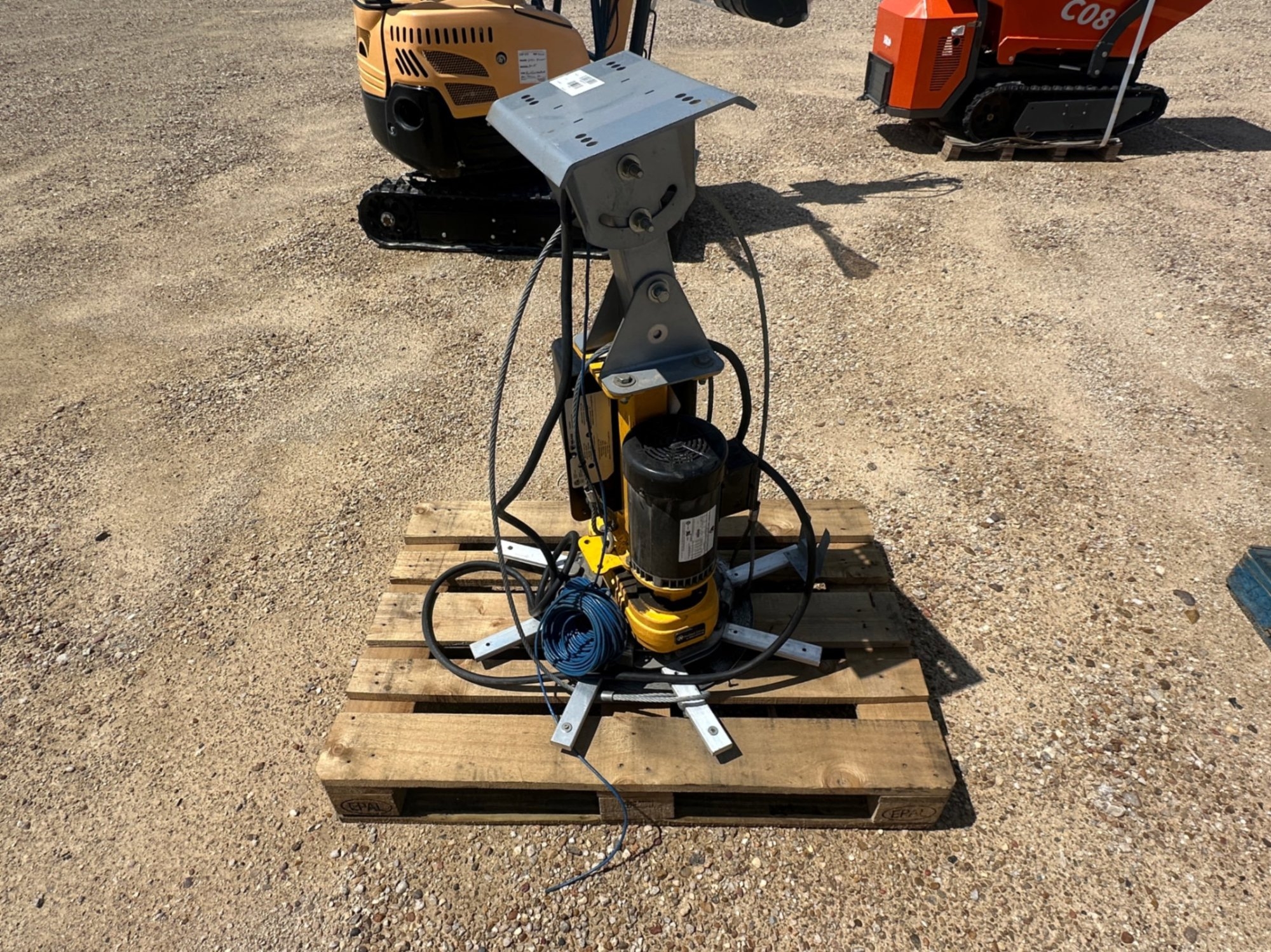 18 SHOP CEILING MOUNTED FAN (A48992)