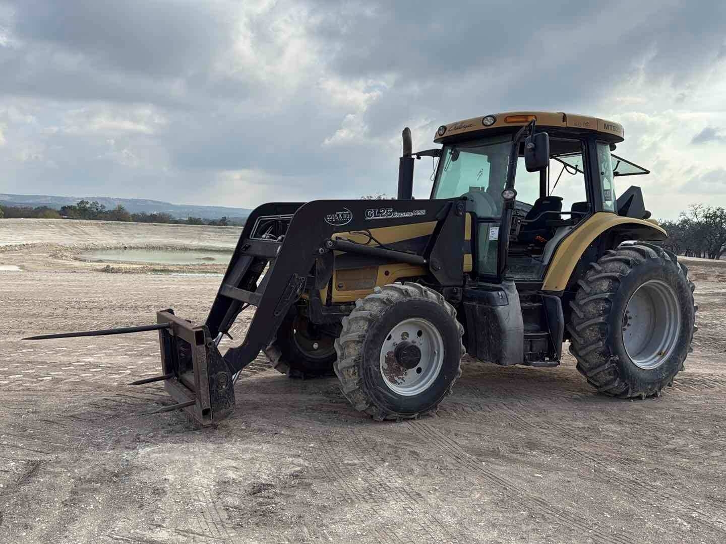 CHALLENGER MT 525B TRACTOR (A58216)