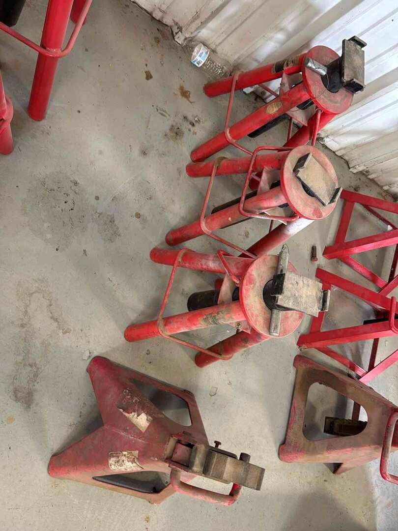 4 - JACK STANDS (A55745)