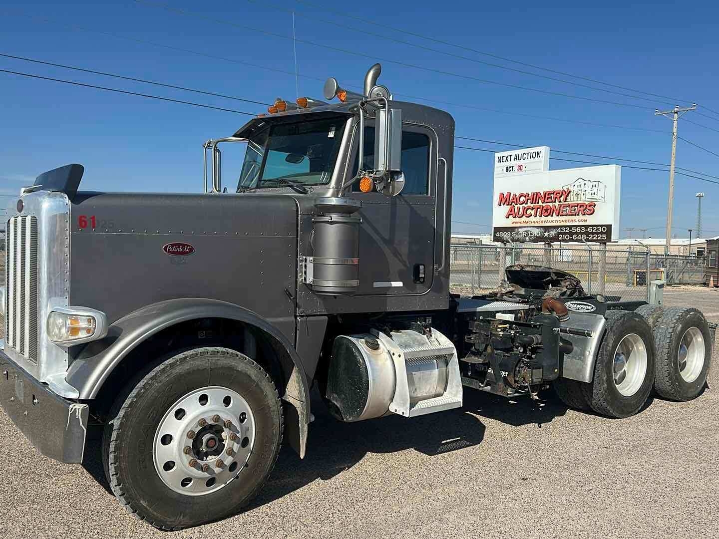 2011 PETERBILT 388 (A55745)