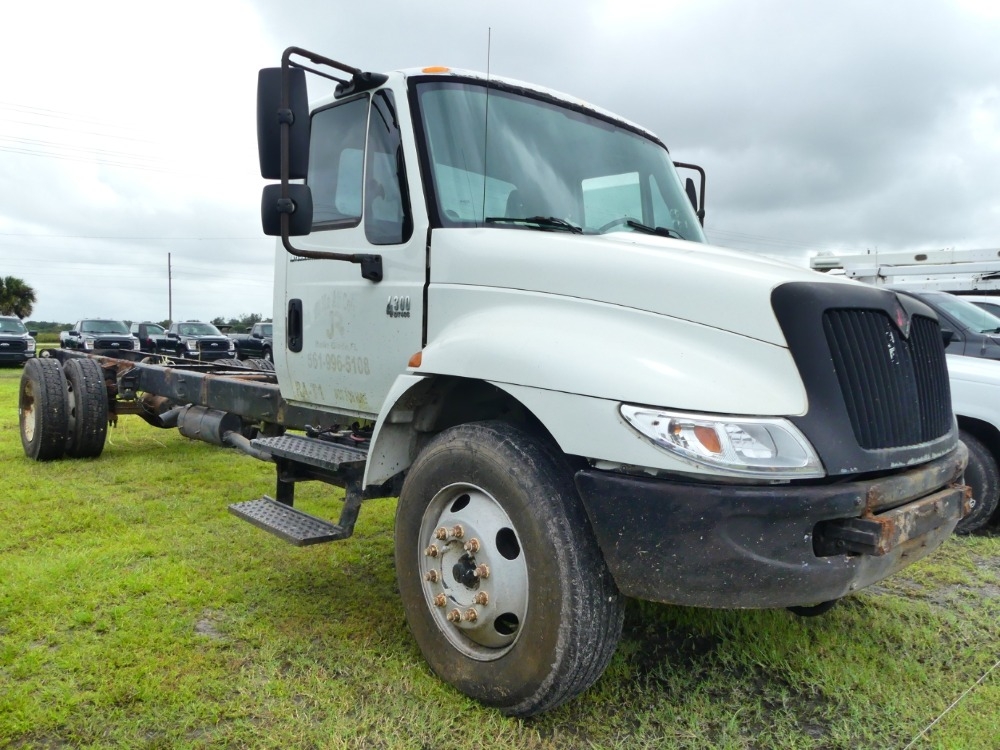 2002 International 4300 DT466 (A53314)