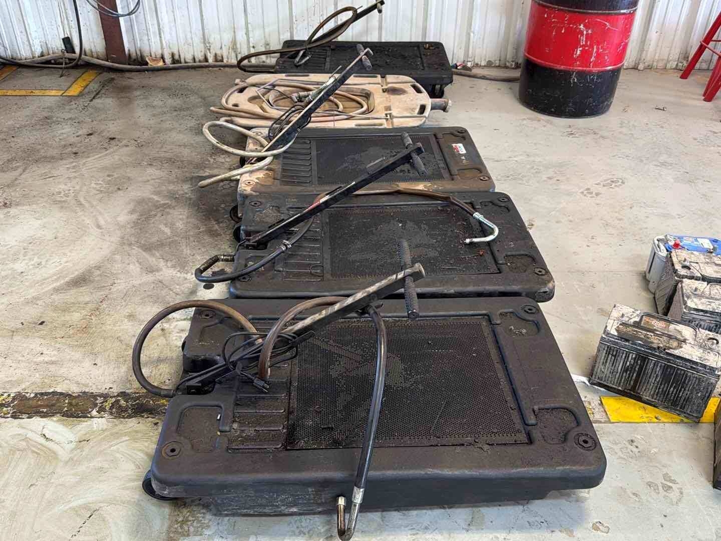5 - OIL WHEELED DRAIN PANS (A55745)