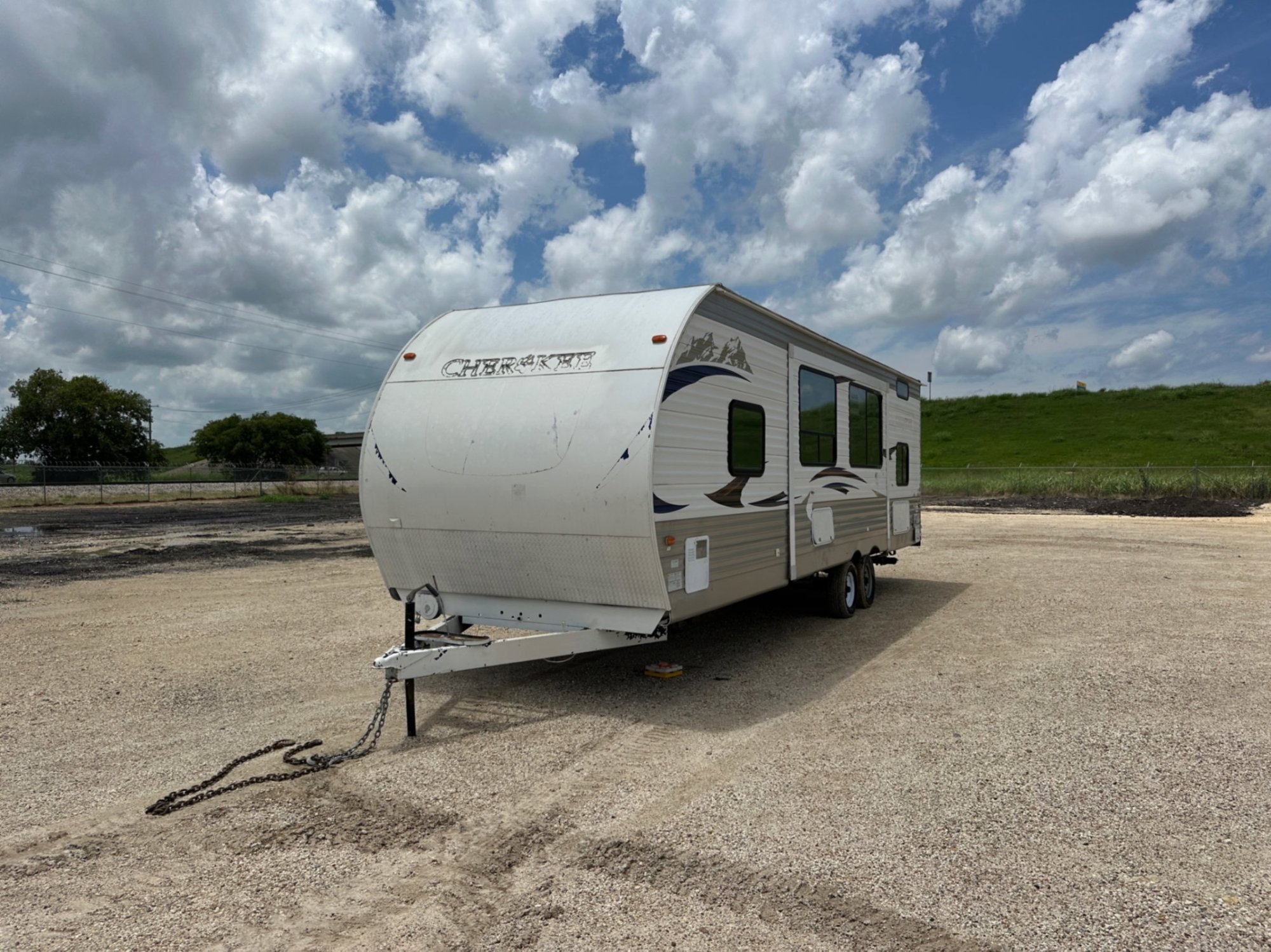 FORREST RIVER CHEROKEE CAMPER (A50854)
