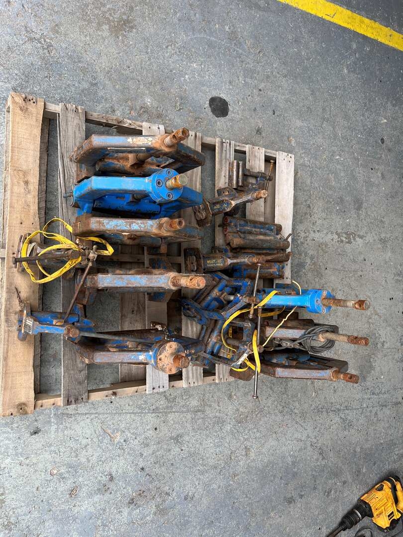 PALLET OF SQUEEZE OFFS (A50854)