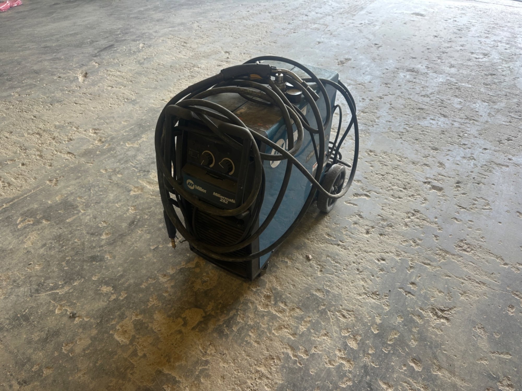 MILLER MIG WELDER (A55745)