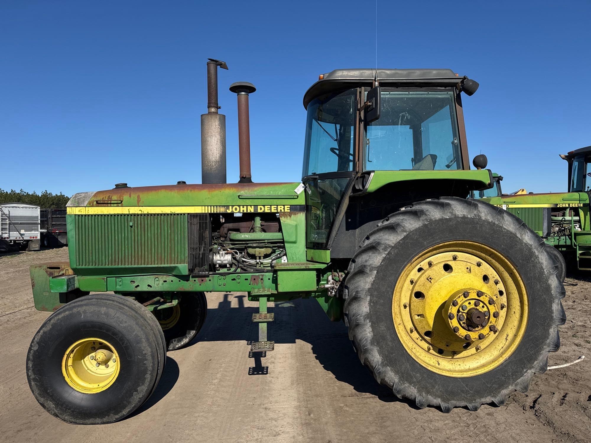 JOHN DEERE 4555 TRACTOR (A63290)
