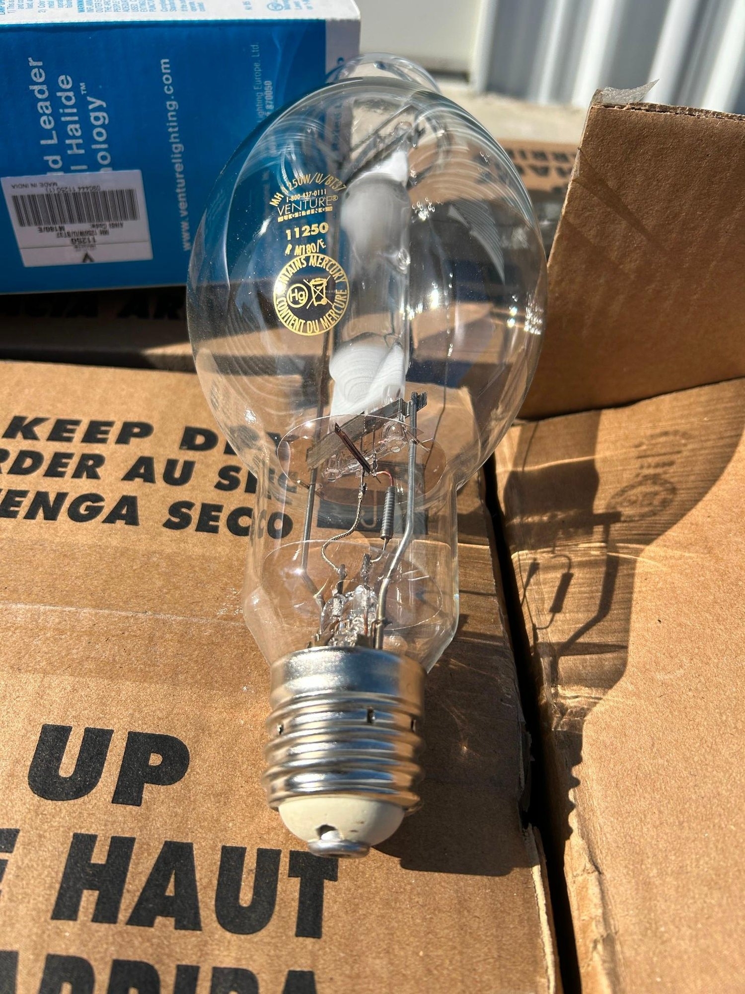 Lot of (Approx. 30) Venture Lighting 1,250W Metal Halide Bulbs - Fits Allmand Light Towers (A63689)