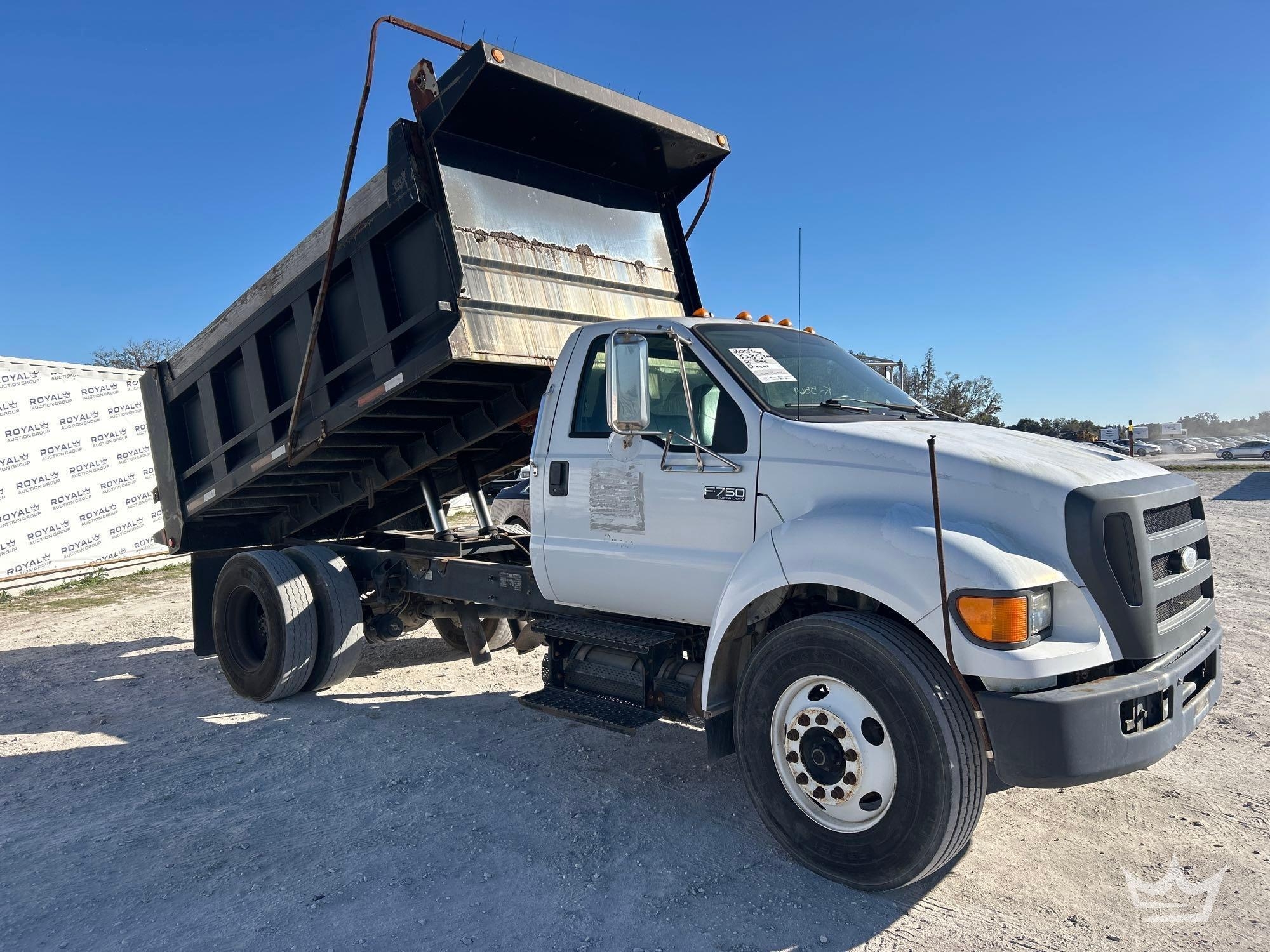 2009 Ford F-750 12FT Dump Truck (A61568)