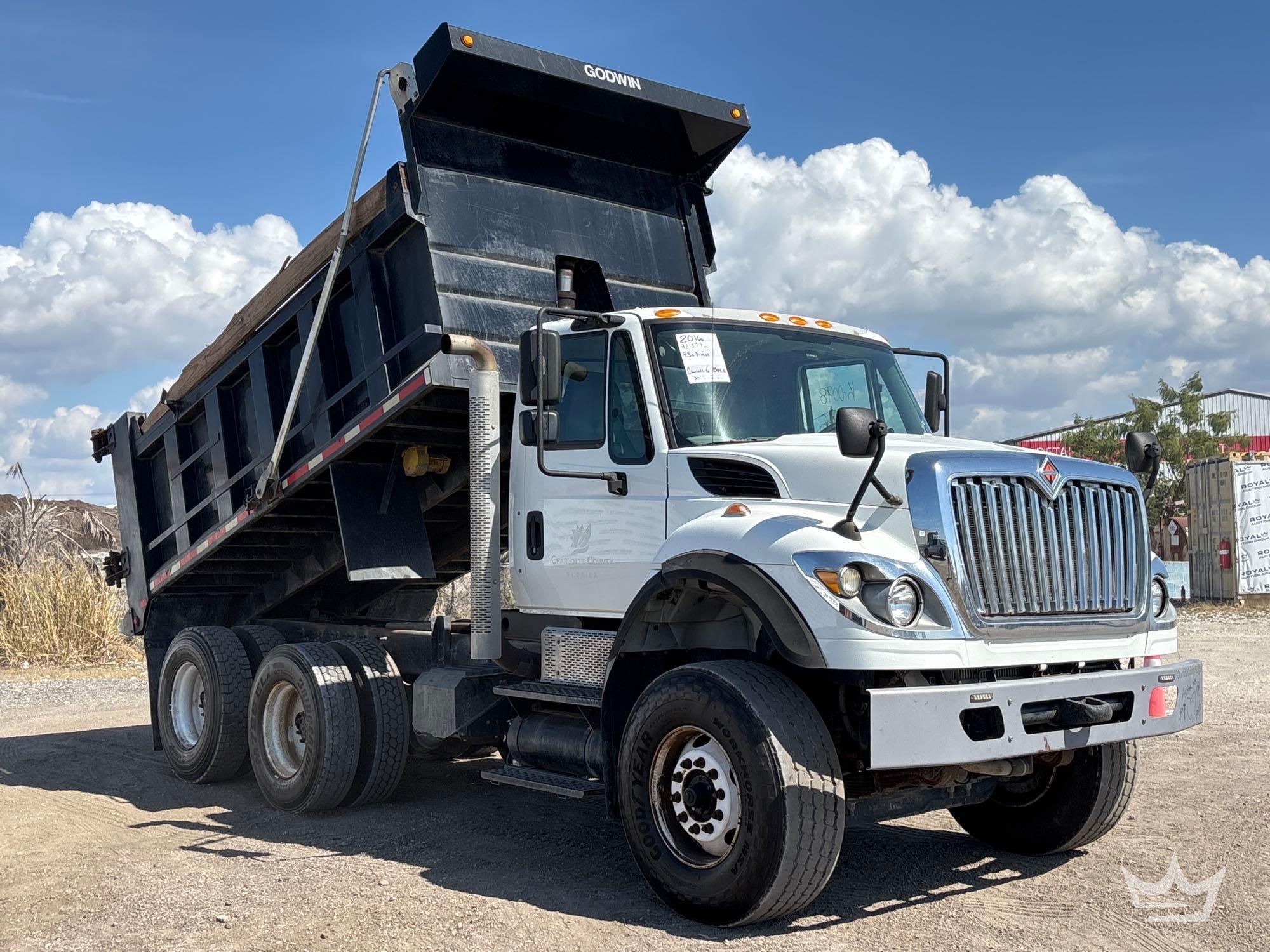 2016 International WorkStar 7500 T/A Dump Truck (A61573)