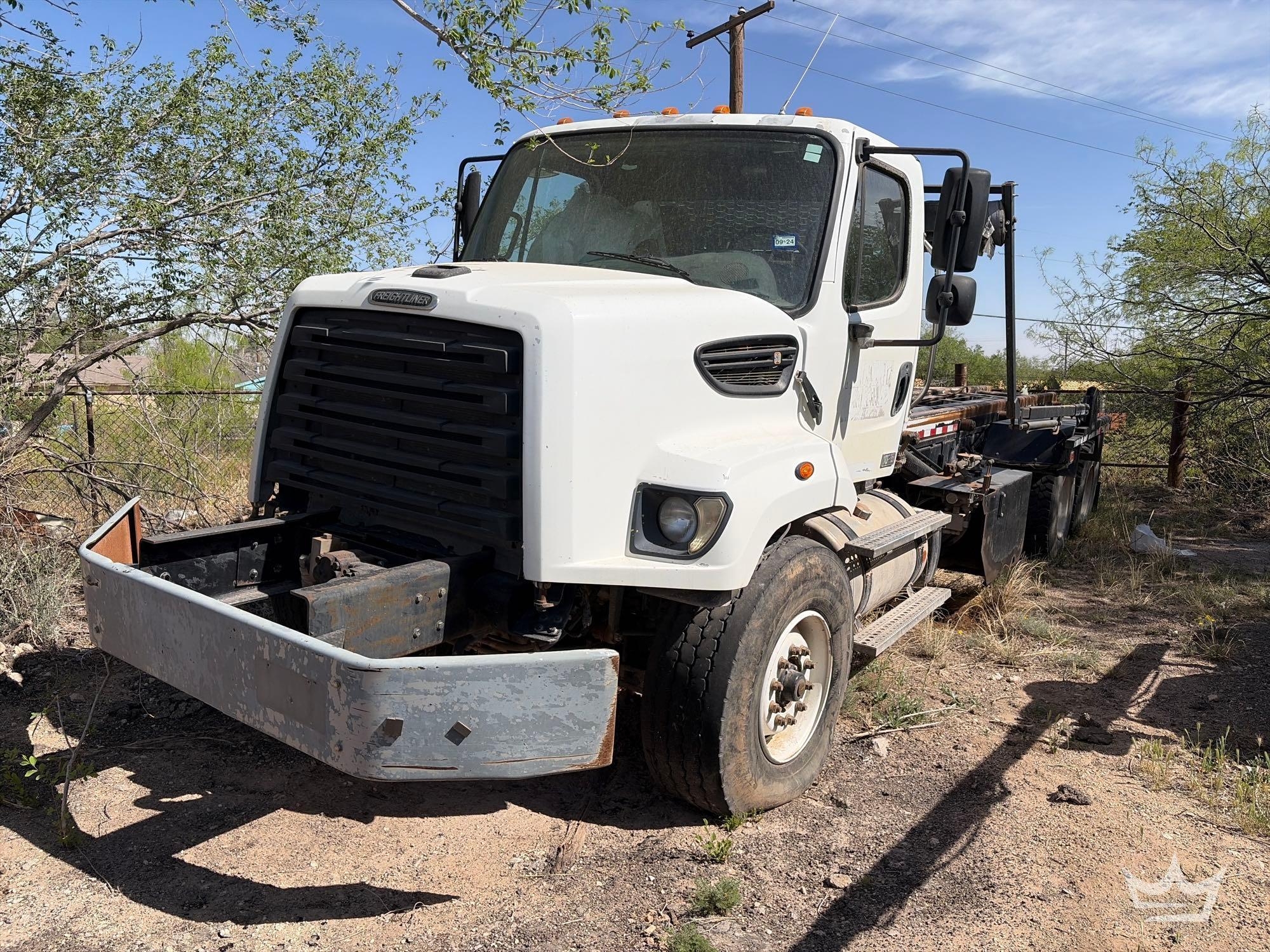 2016 Freightliner 108SD T/A Rolloff Truck (A64194)