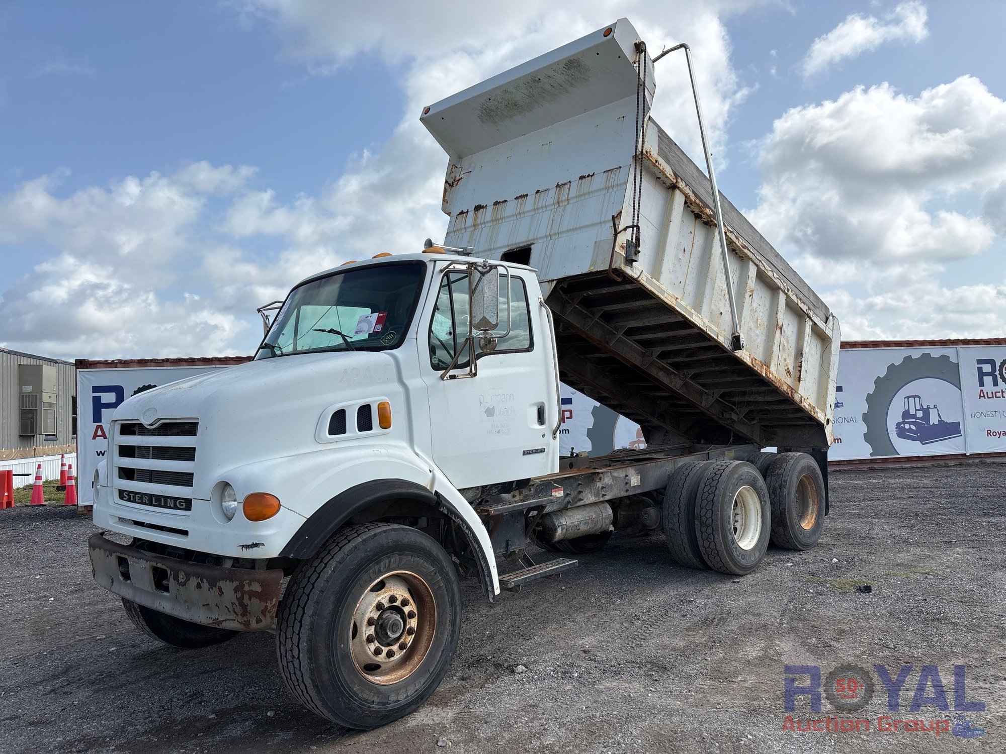2004 Sterling L7500 T/A 12/14 CuYd Dump Truck (A46683)
