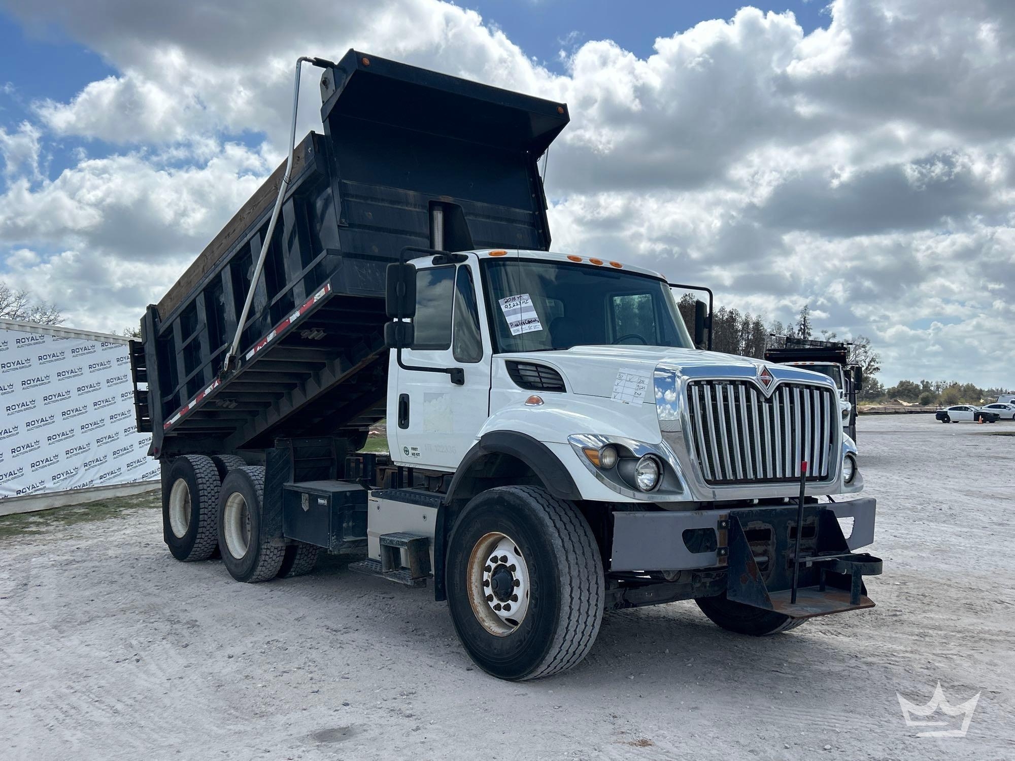 2016 International WorkStar 7500 T/A Dump Truck (A64556)