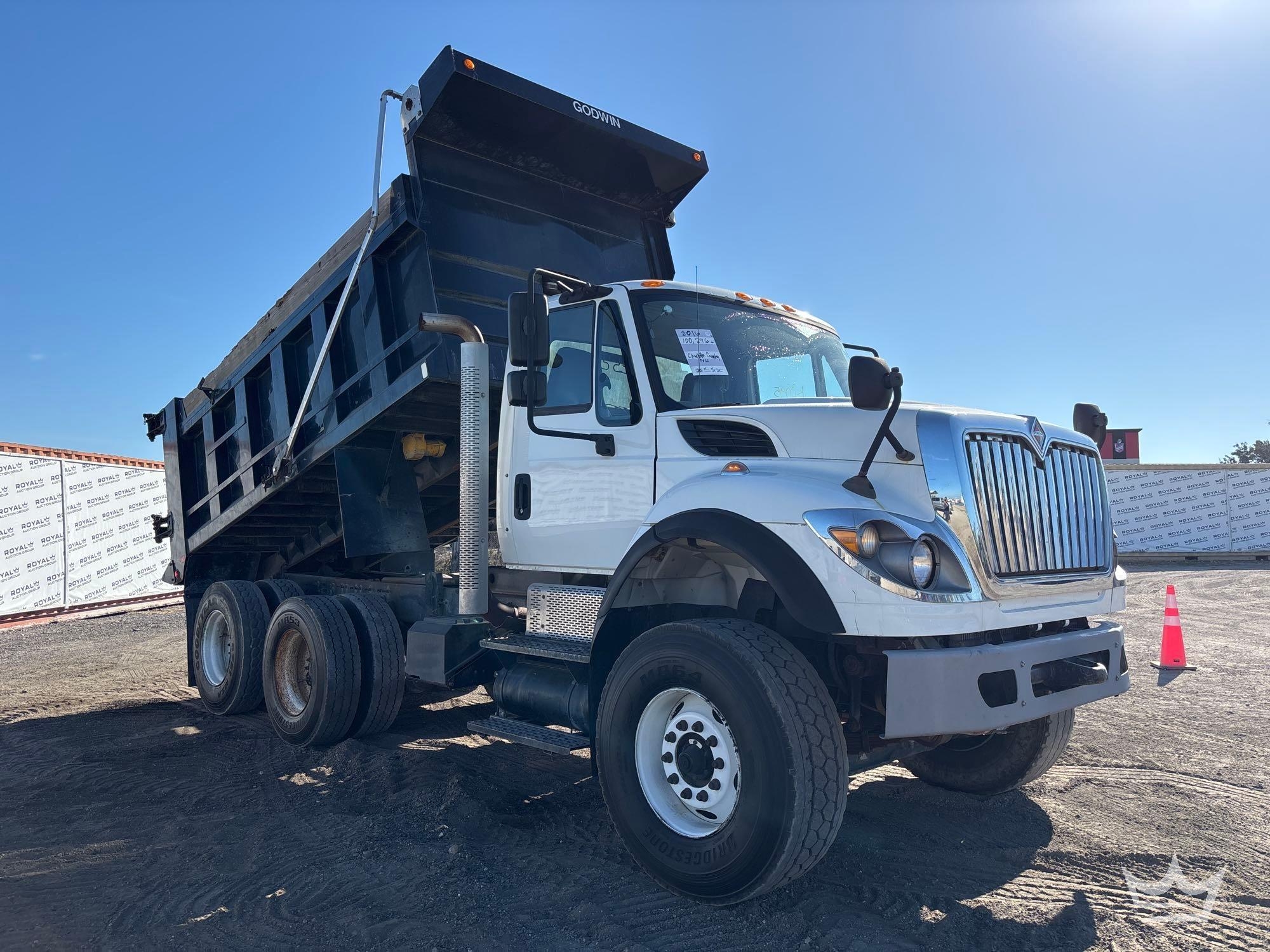 2016 International Workstar 7500 T/A Dump Truck (A61573)