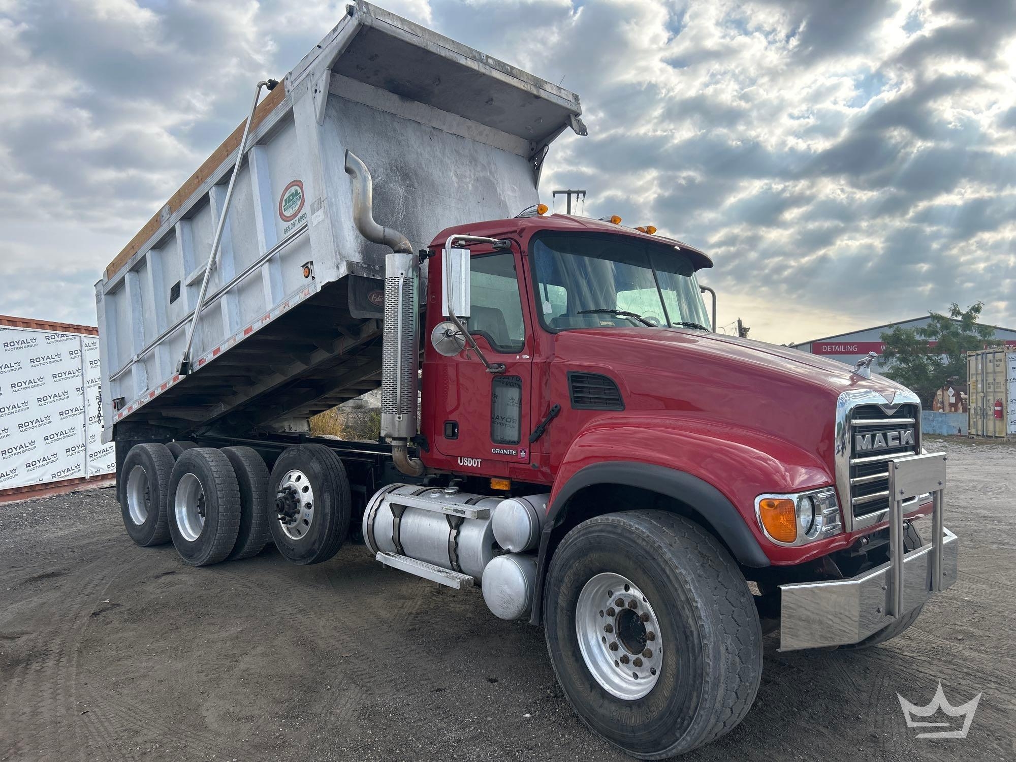 2006 Mack CV713 Granite Tri-Axle Dump Truck (A61573)