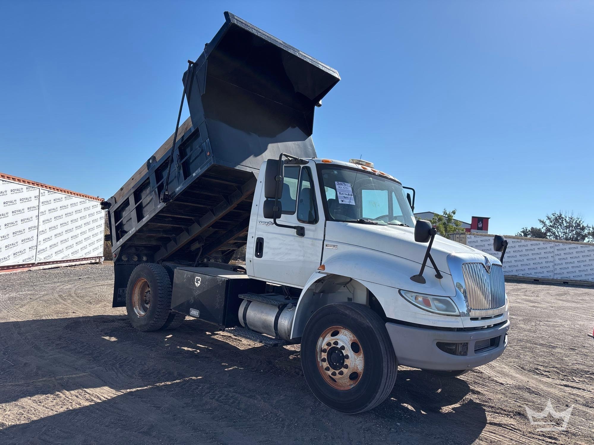 2014 International Durastar 4300 S/A Dump Truck (A61573)