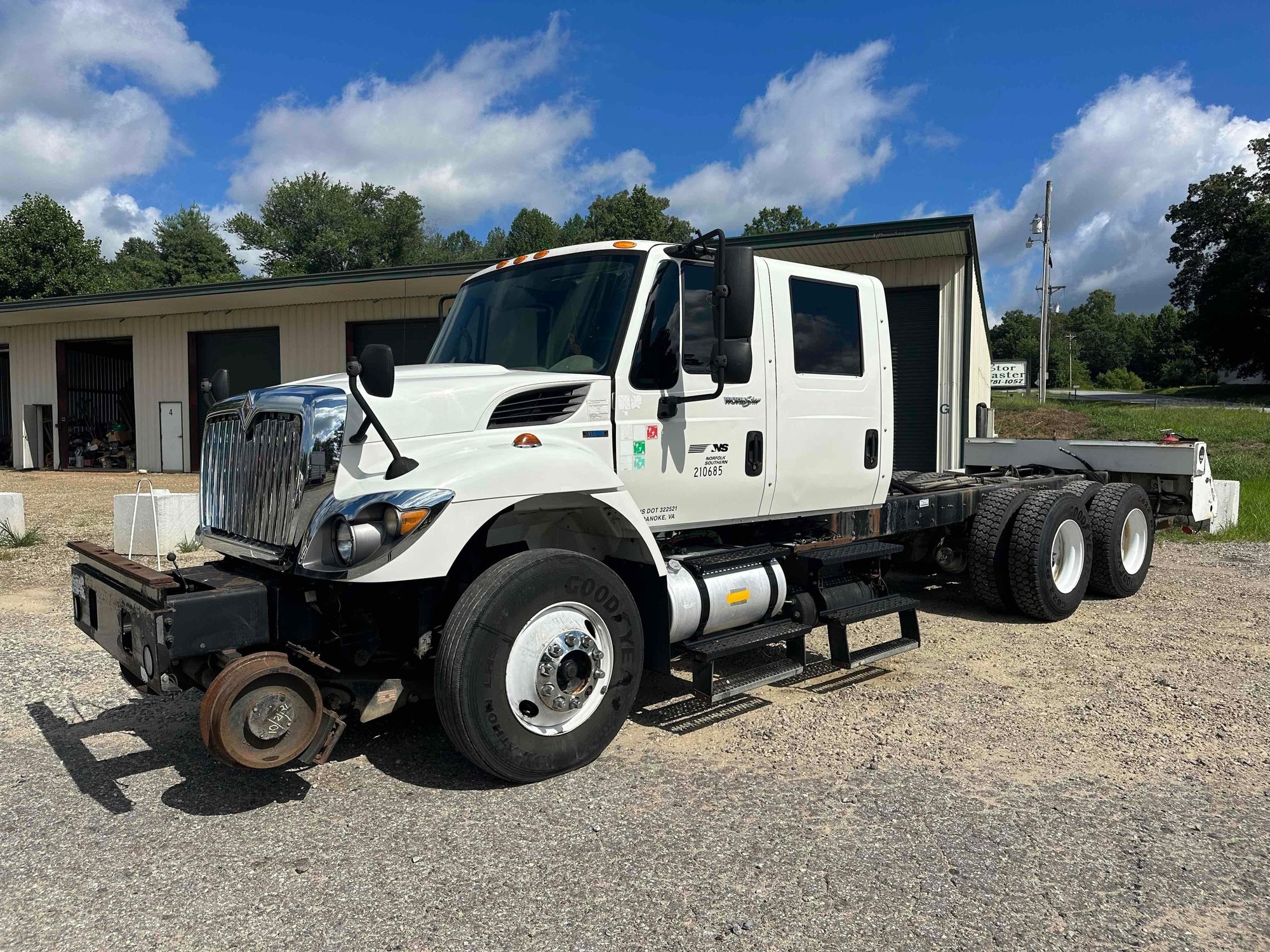 2011 International WorkStar 7400 Chassis Truck, VIN # 1HTWGAAR6BJ325793 (A51572)