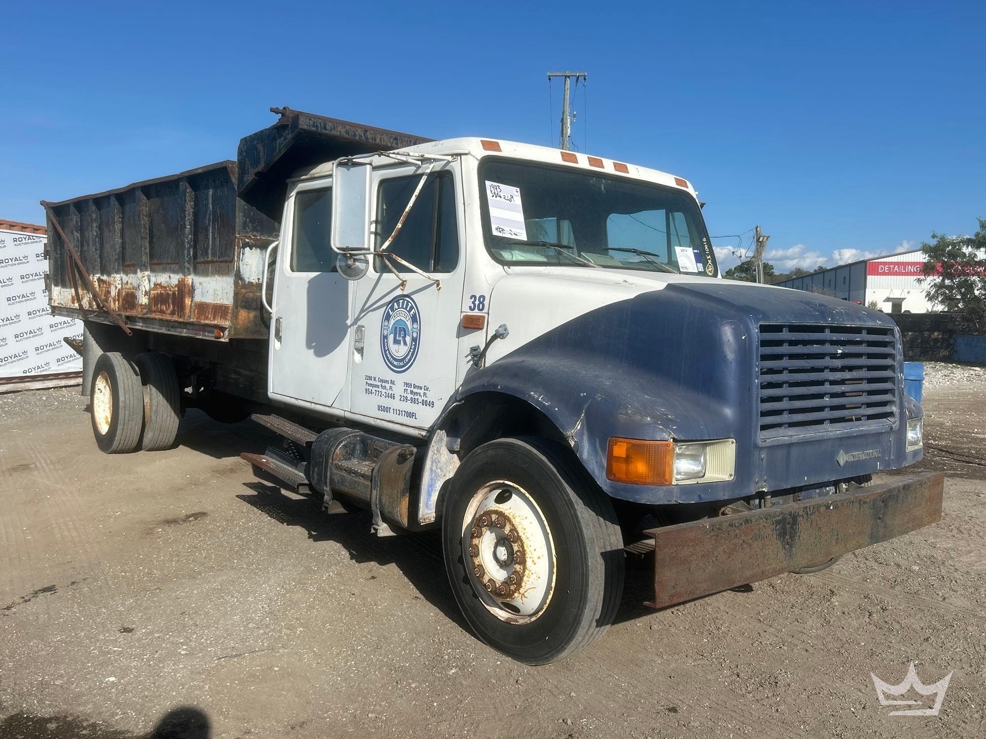 1993 International 4700 Crew Cab Landscape Dump Truck (A61573)