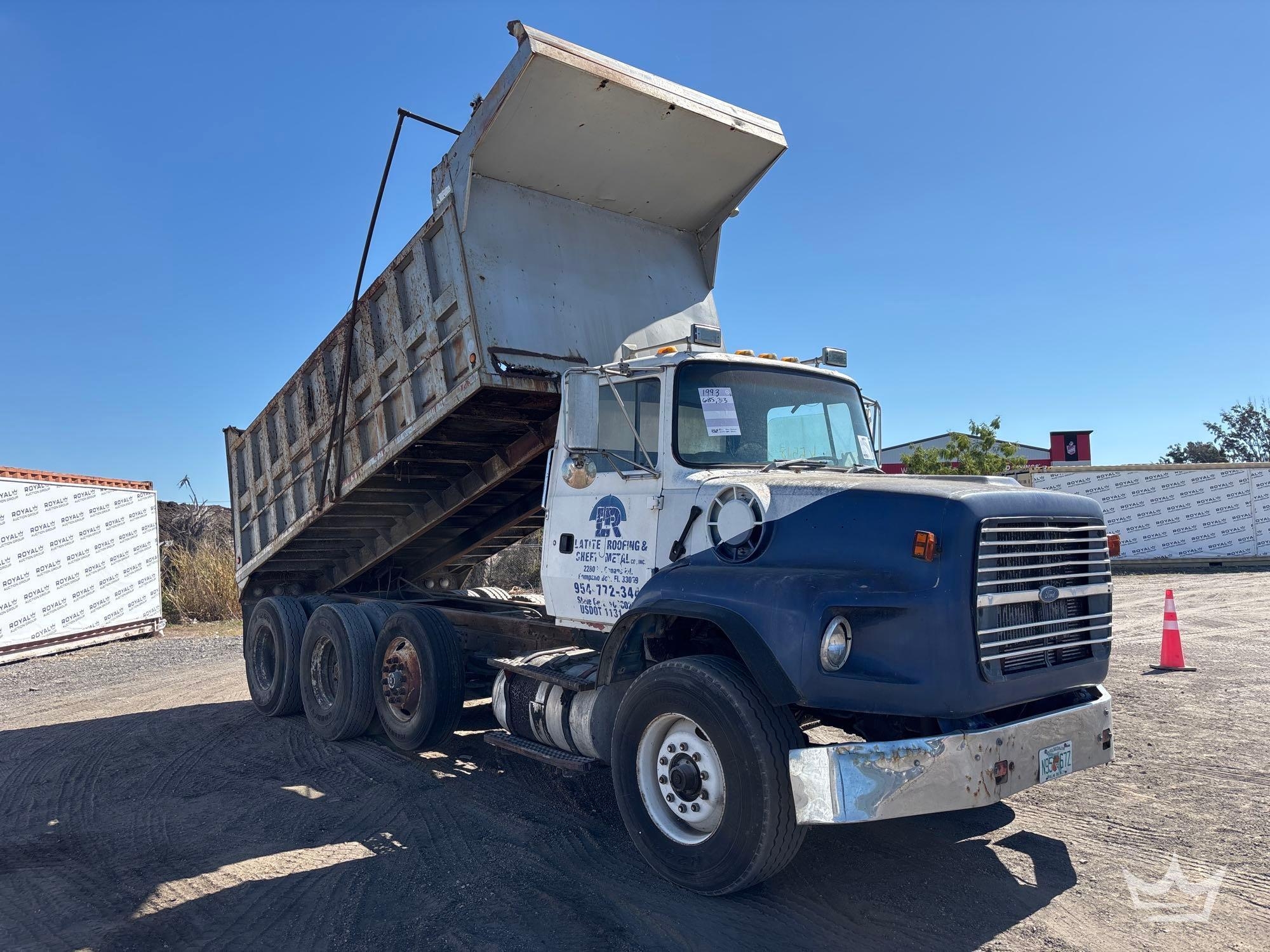 1993 Ford LS9000 Tri-Axle Dump Truck (A61573)