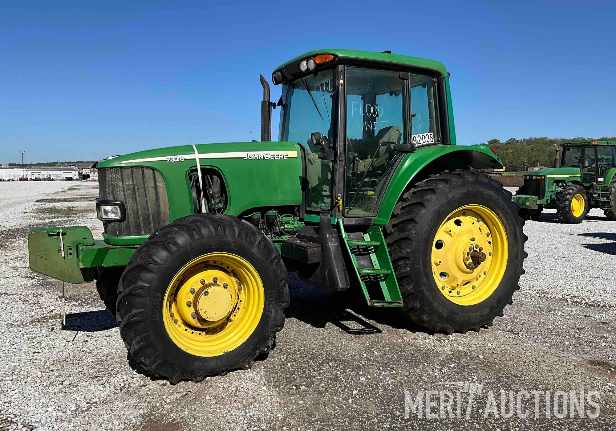 John Deere 7320 MFWD Tractor (A49339)