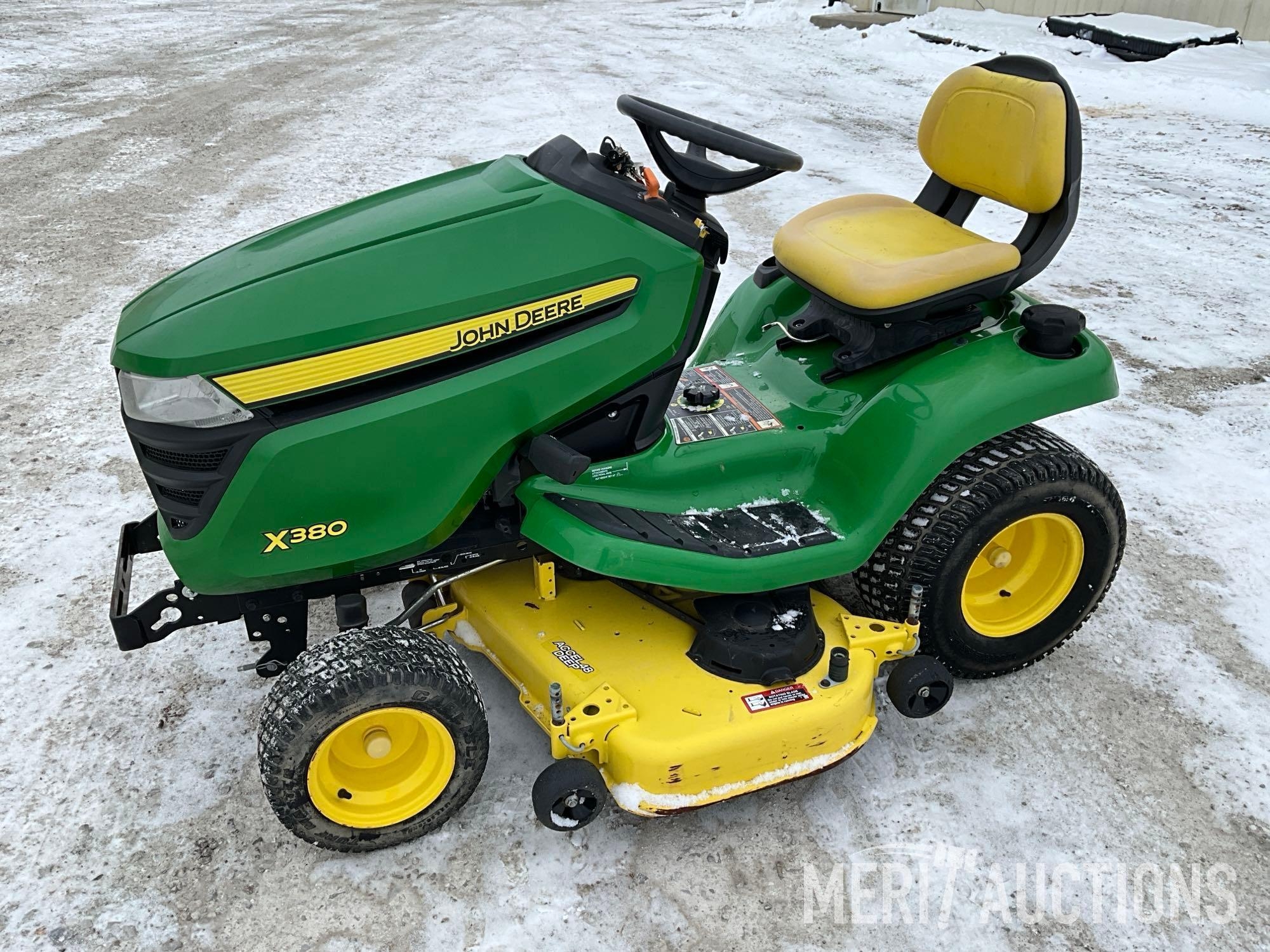 2019 John Deere X380 Lawn Mower (A63116)