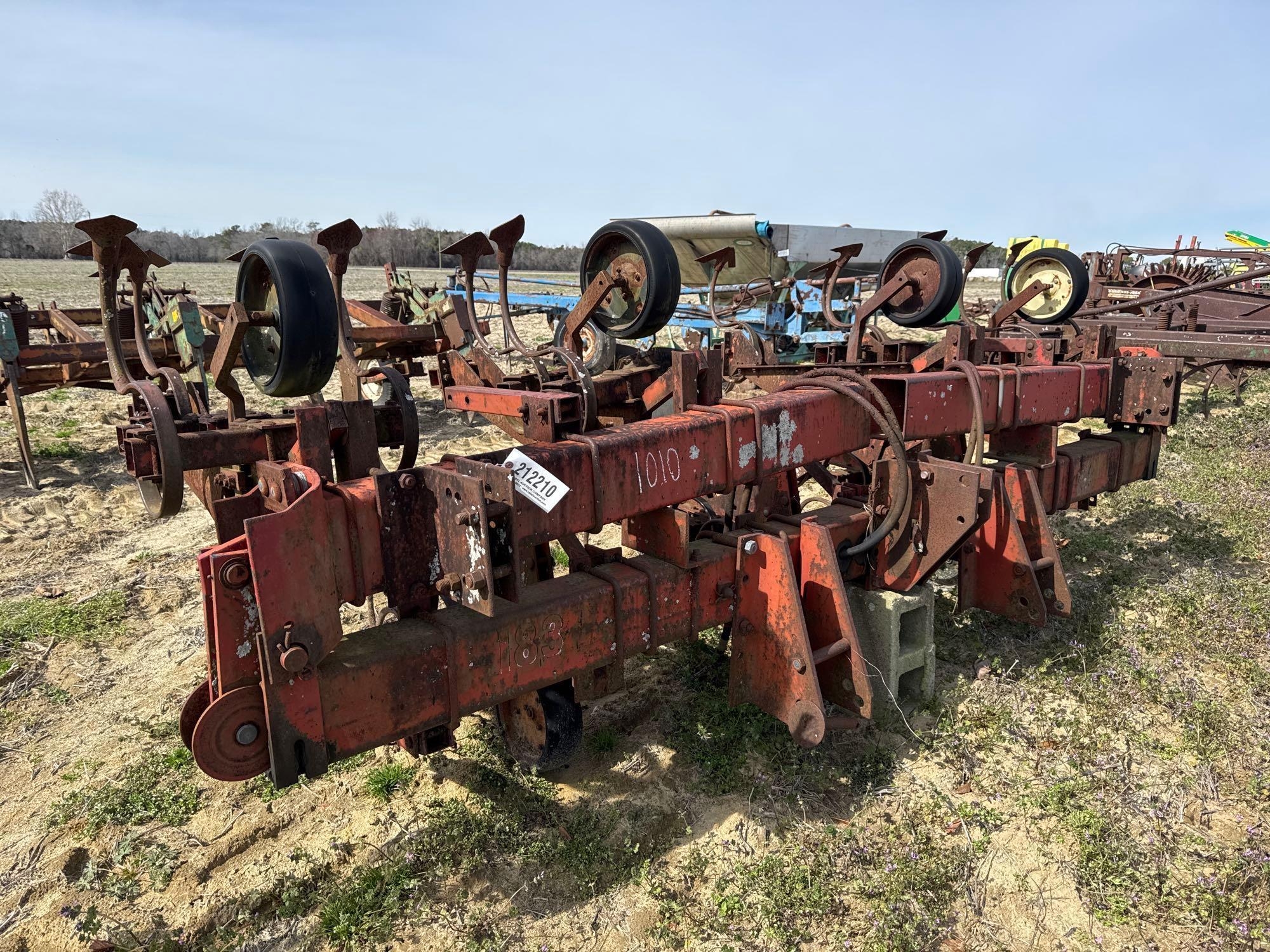 CASE INTERNATIONAL 183 - 6R DANISH TINE CULTIVATOR (A63291)