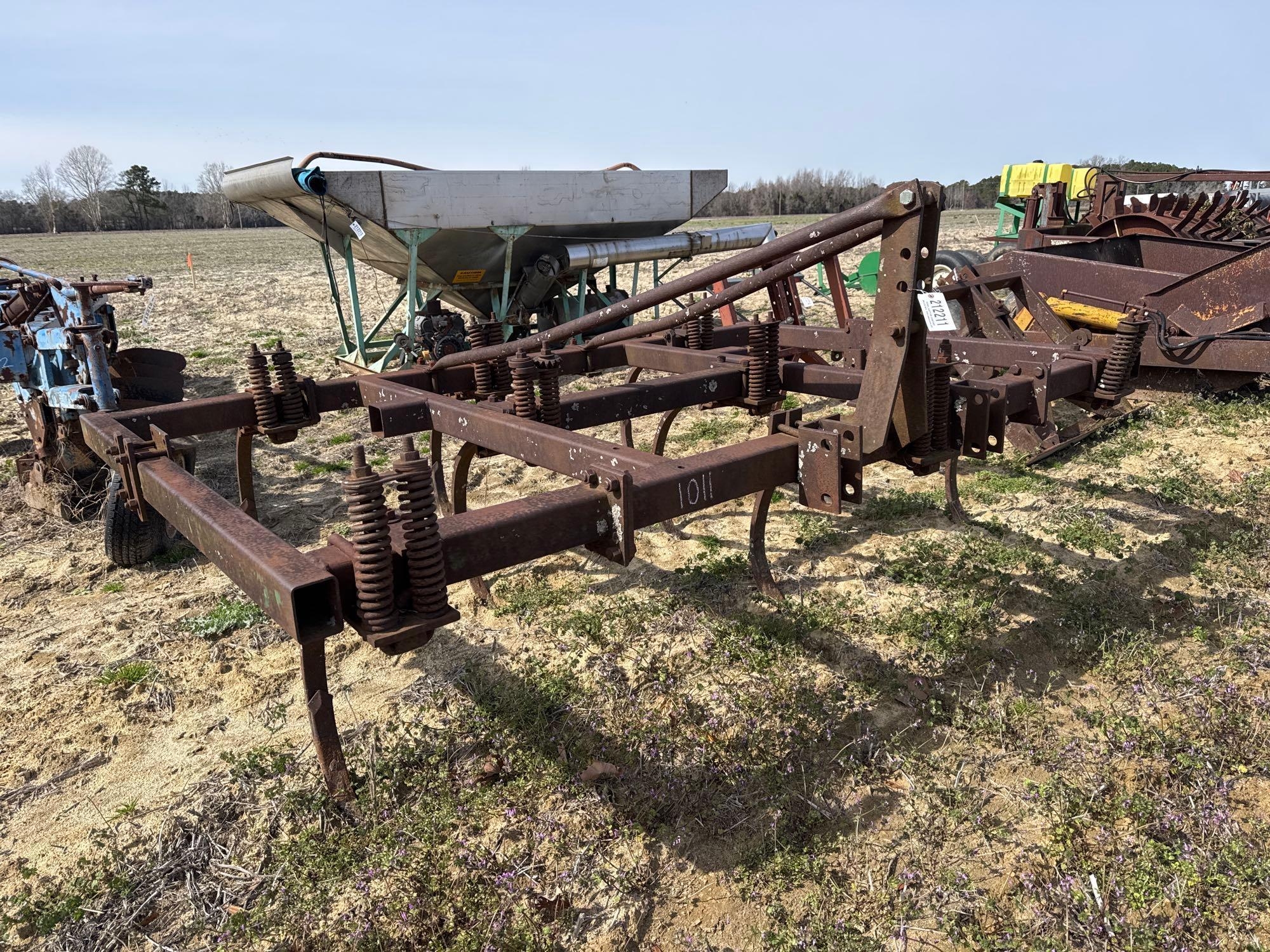 JOHN DEERE 8 SHANK CHISEL PLOW (A63291)