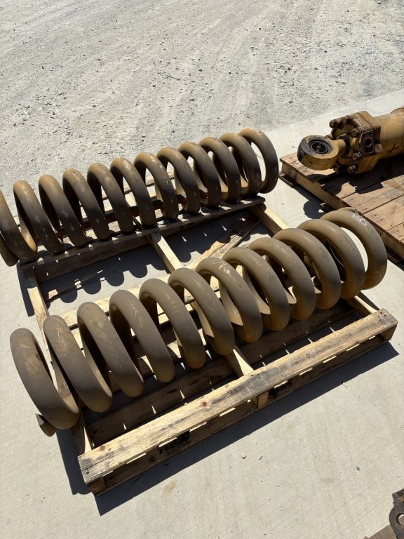 CAT D9G Springs (2) (A68134)