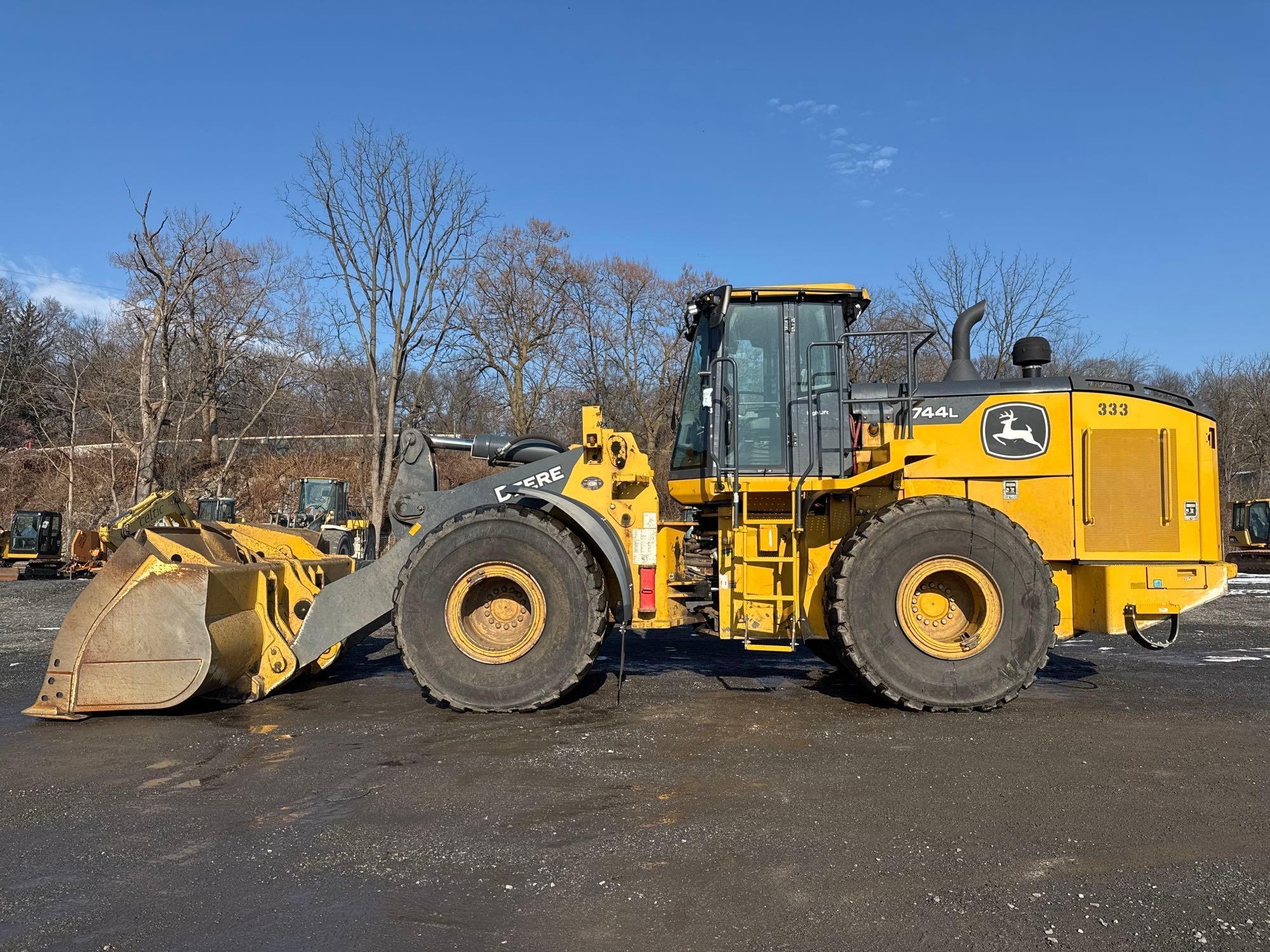 2022 JOHN DEERE 744L WHEEL LOADER (A60429)