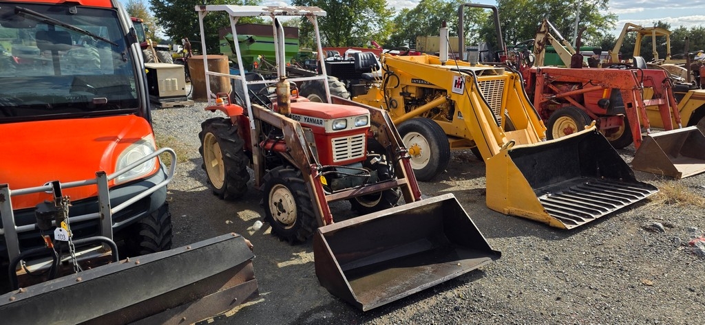 Yanmar YM1500 Tractor w/Loader (RUNS) (A50775)