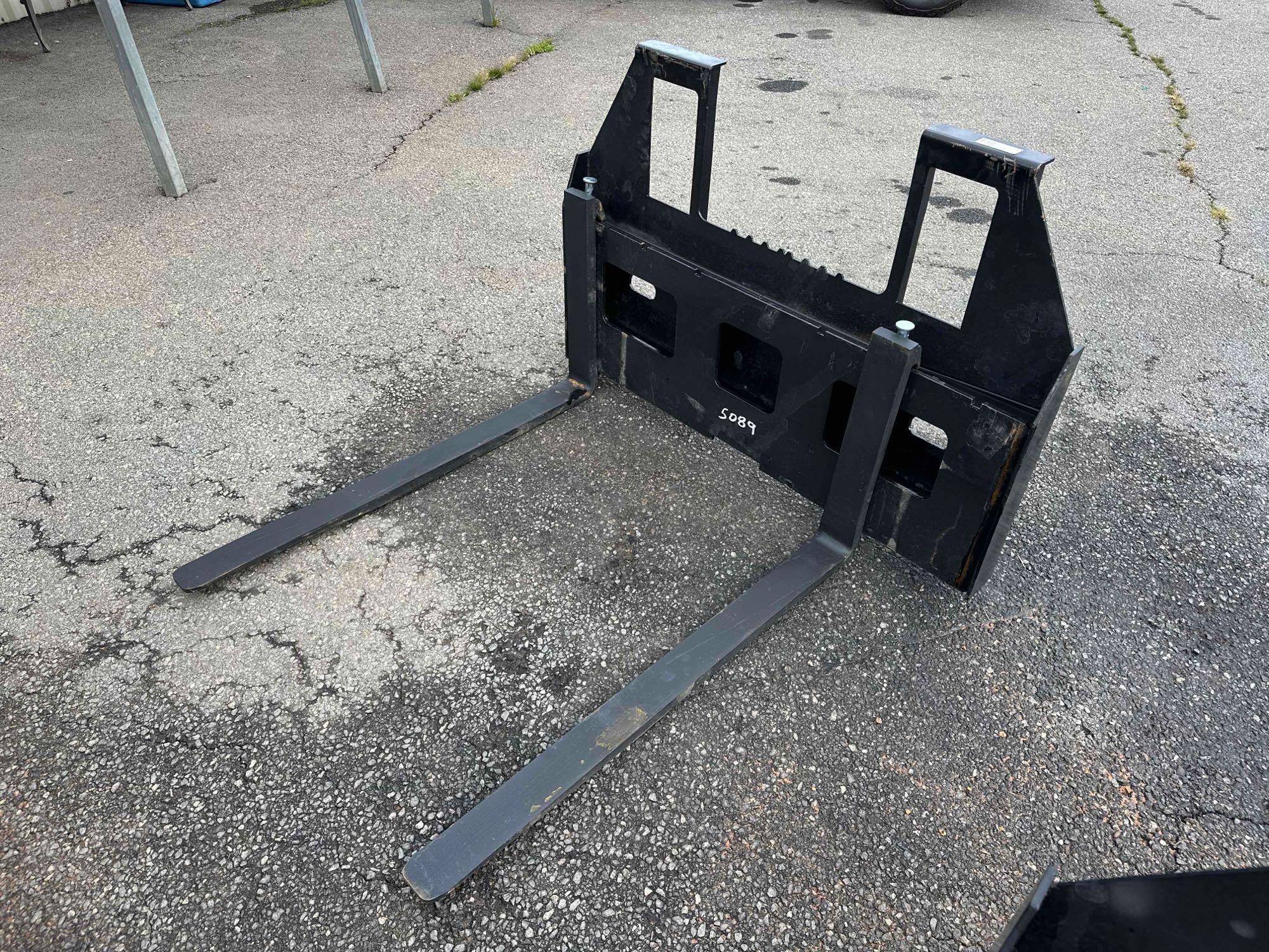 New/Unused Pallet Forks (A54865)