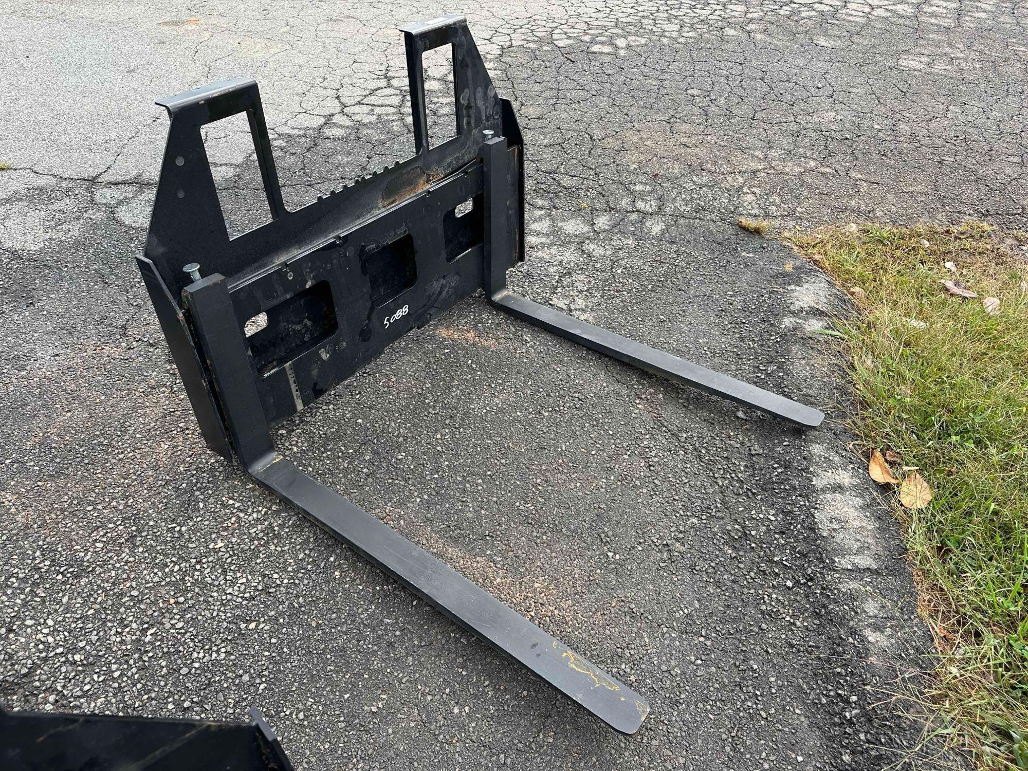 New/Unused Pallet Forks (A54865)