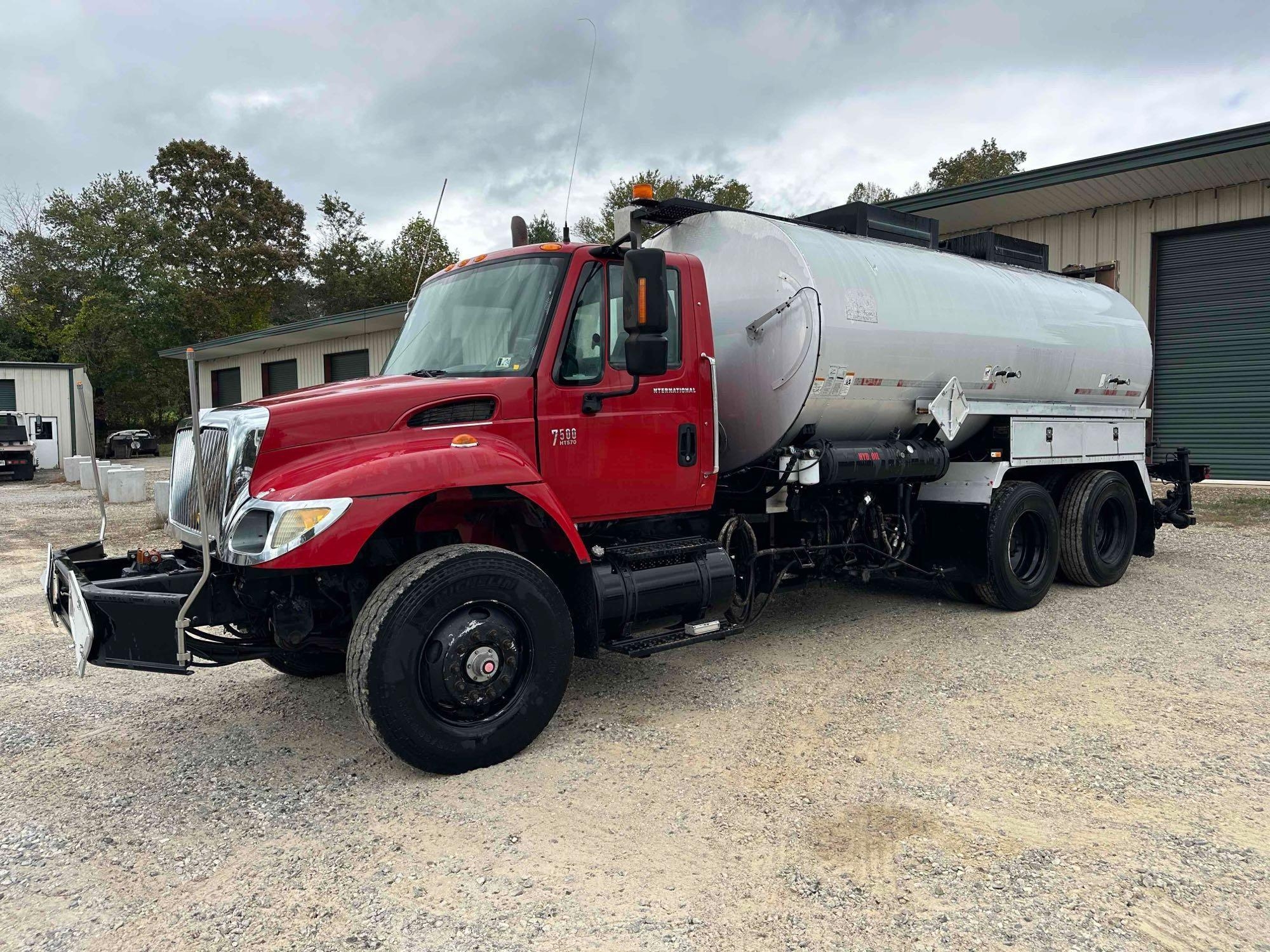 2006 International 7500 Asphalt Distributor Truck, VIN # 1HTWNAZTX6J383773 (A54865)