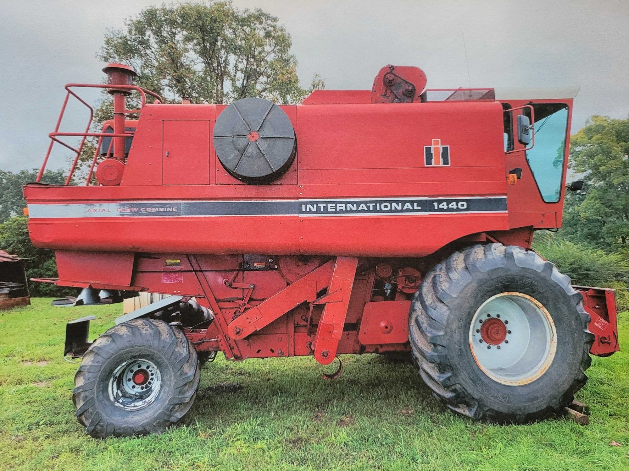 Case HI Combine w/ 2010 Headflex (A62613)