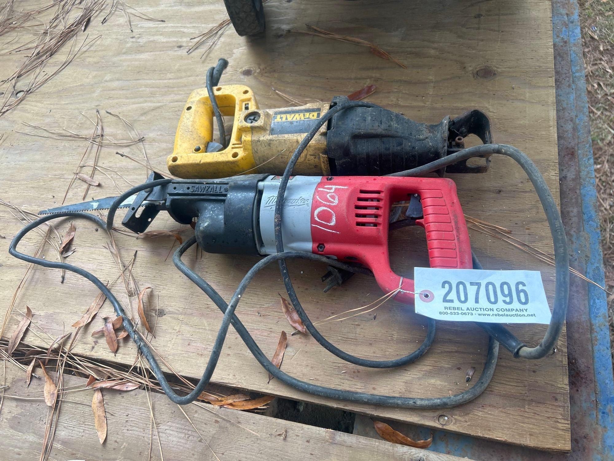 MILWAUKEE & DEWALT SAWZALL (A58374)