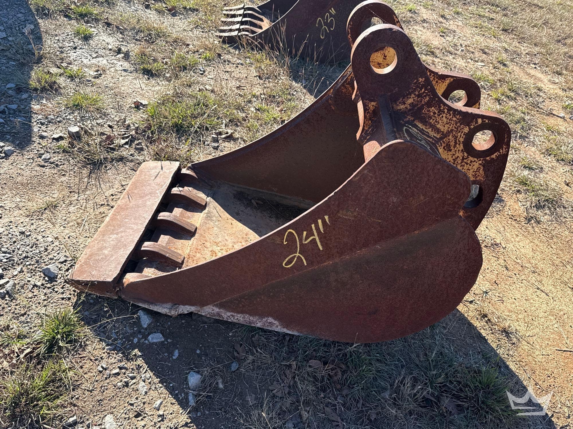 John Deere 24in Digging Tooth Bucket Excavator Attachment (A60352)