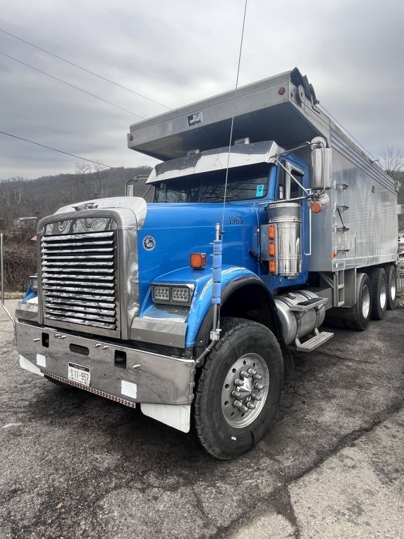2007 Freightliner FLD120 (A62679)