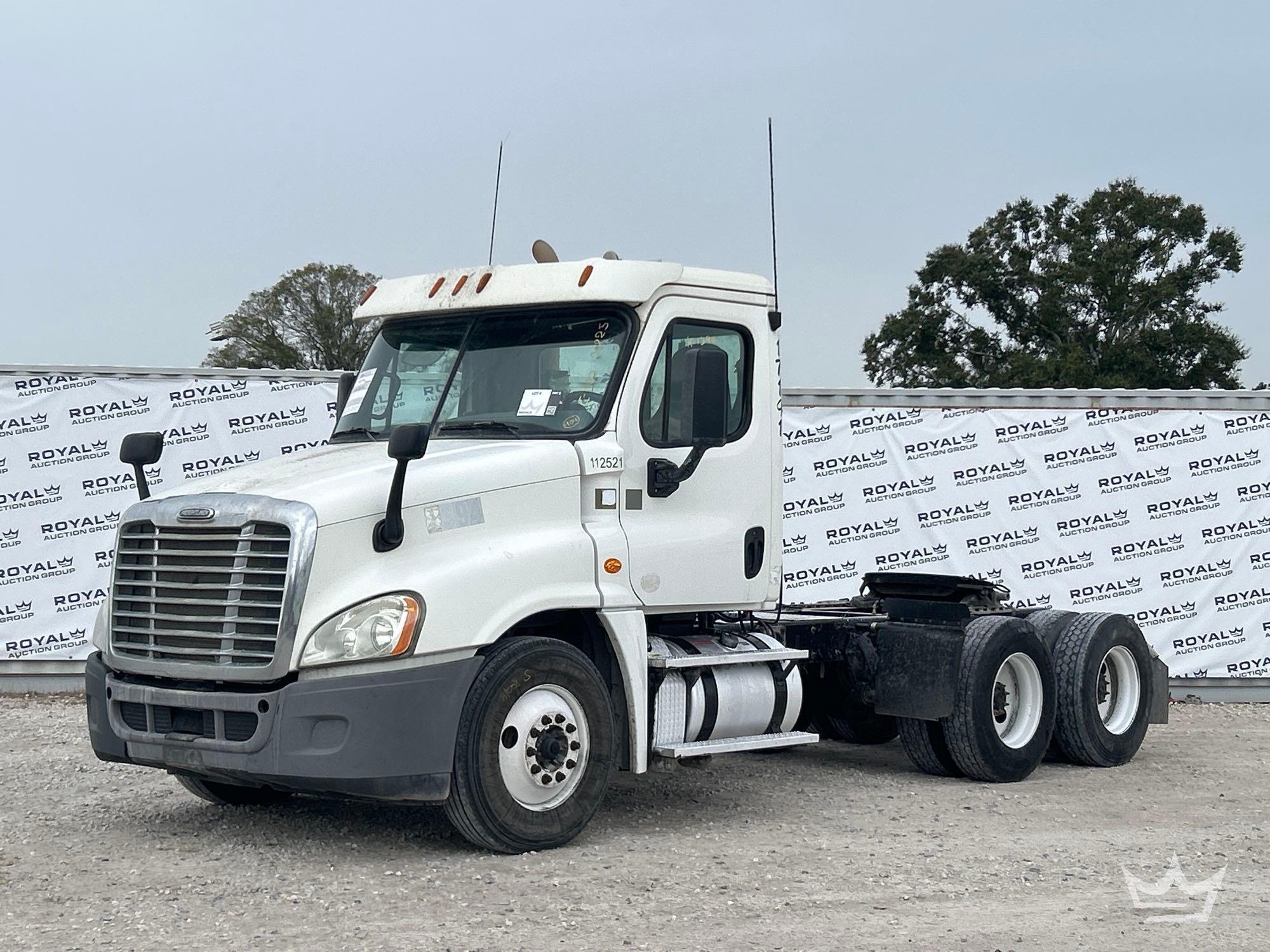 2015 Freightliner Cascadia 125 T/A Day Cab Truck Tractor (A59230)