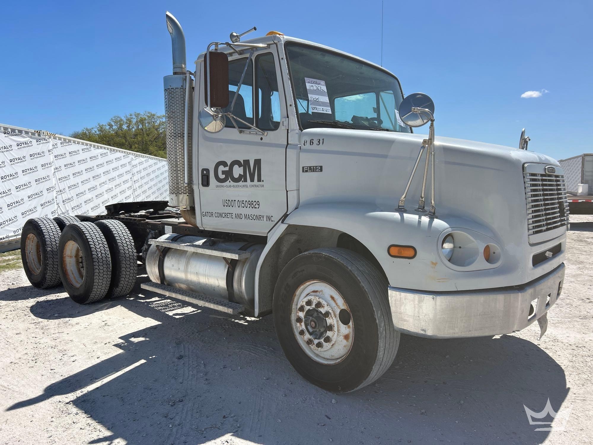 2001 Freightliner FL112 T/A Wet Kit Day Cab Truck Tractor (A64556)