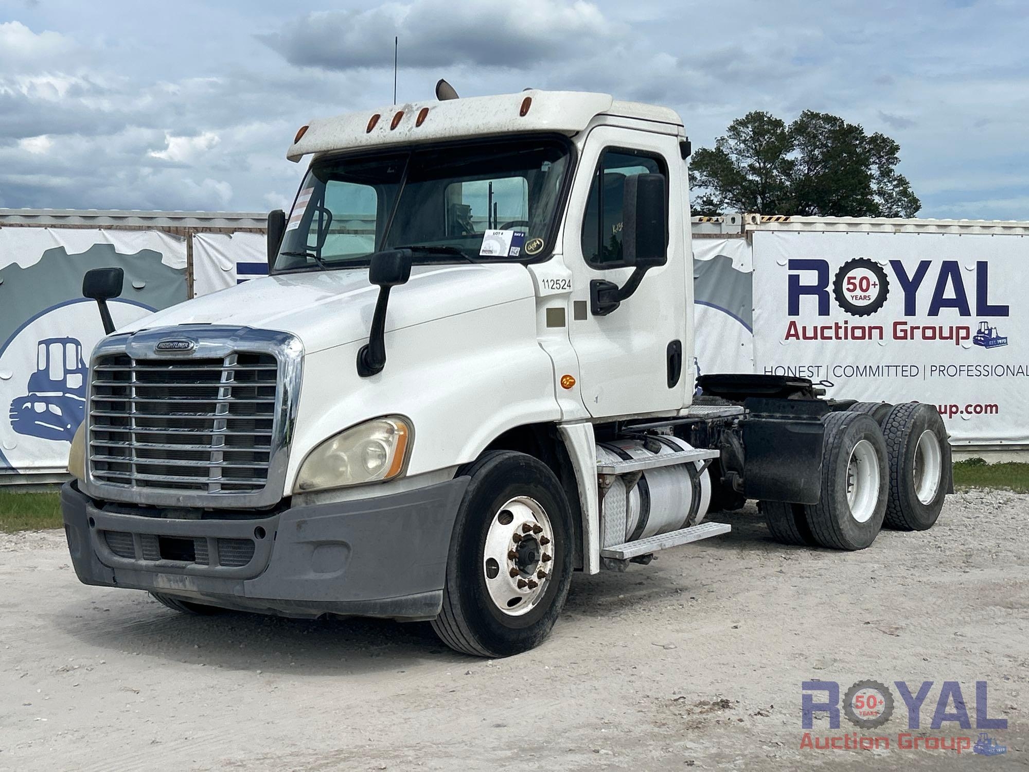 2015 Freightliner Cascadia 125 T/A Wet Kit Day Cab Truck Tractor (A55852)
