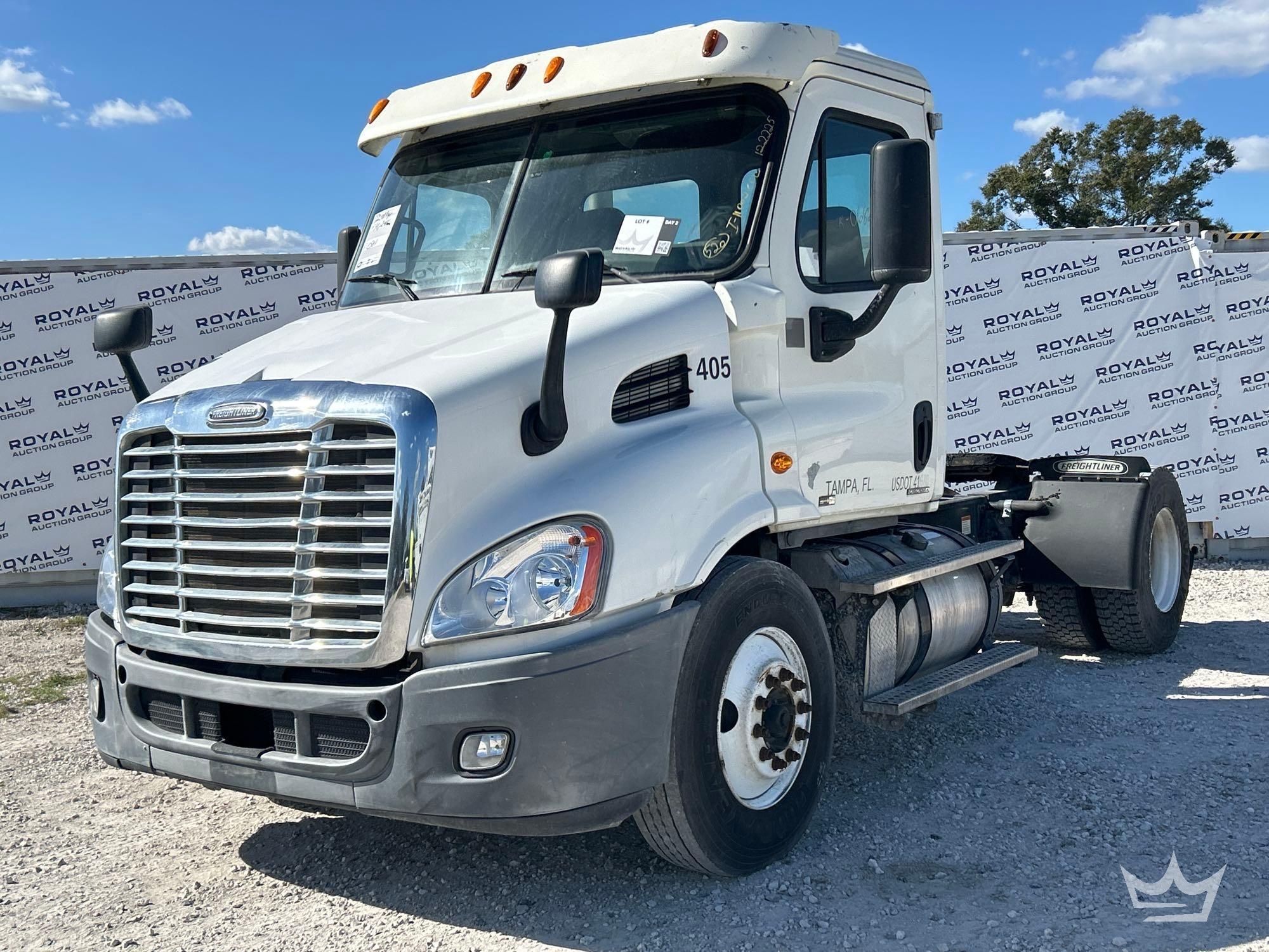 2011 Freightliner Cascadia 113 S/A Day Cab Truck Tractor (A59230)
