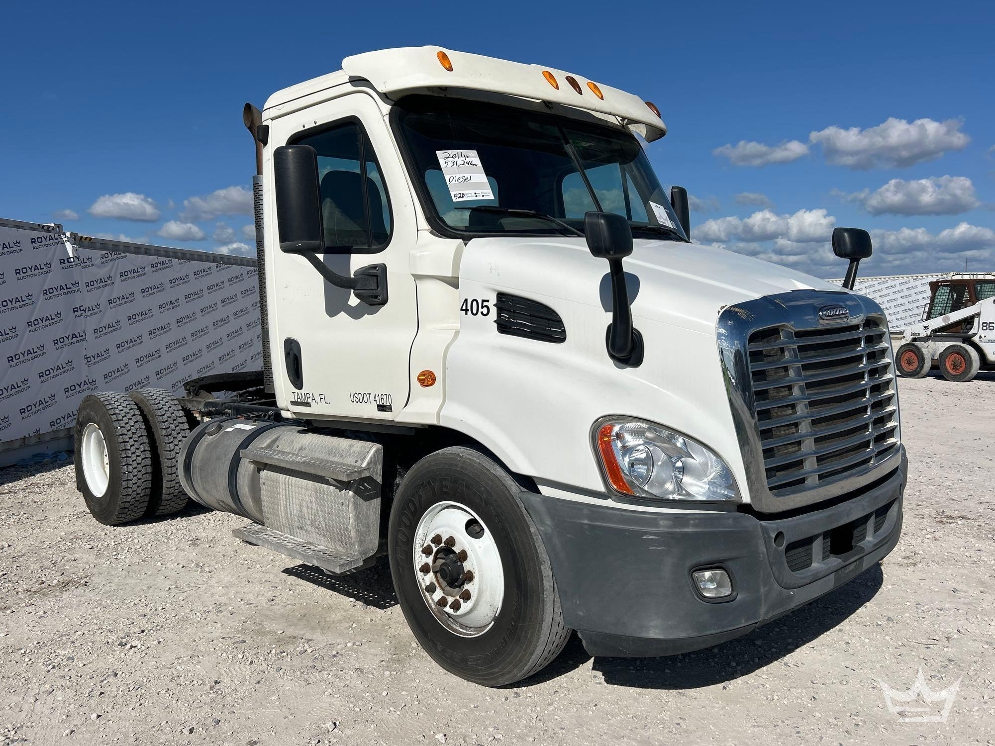 2011 Freightliner Cascadia 113 S/A Day Cab Truck Tractor (A59230)