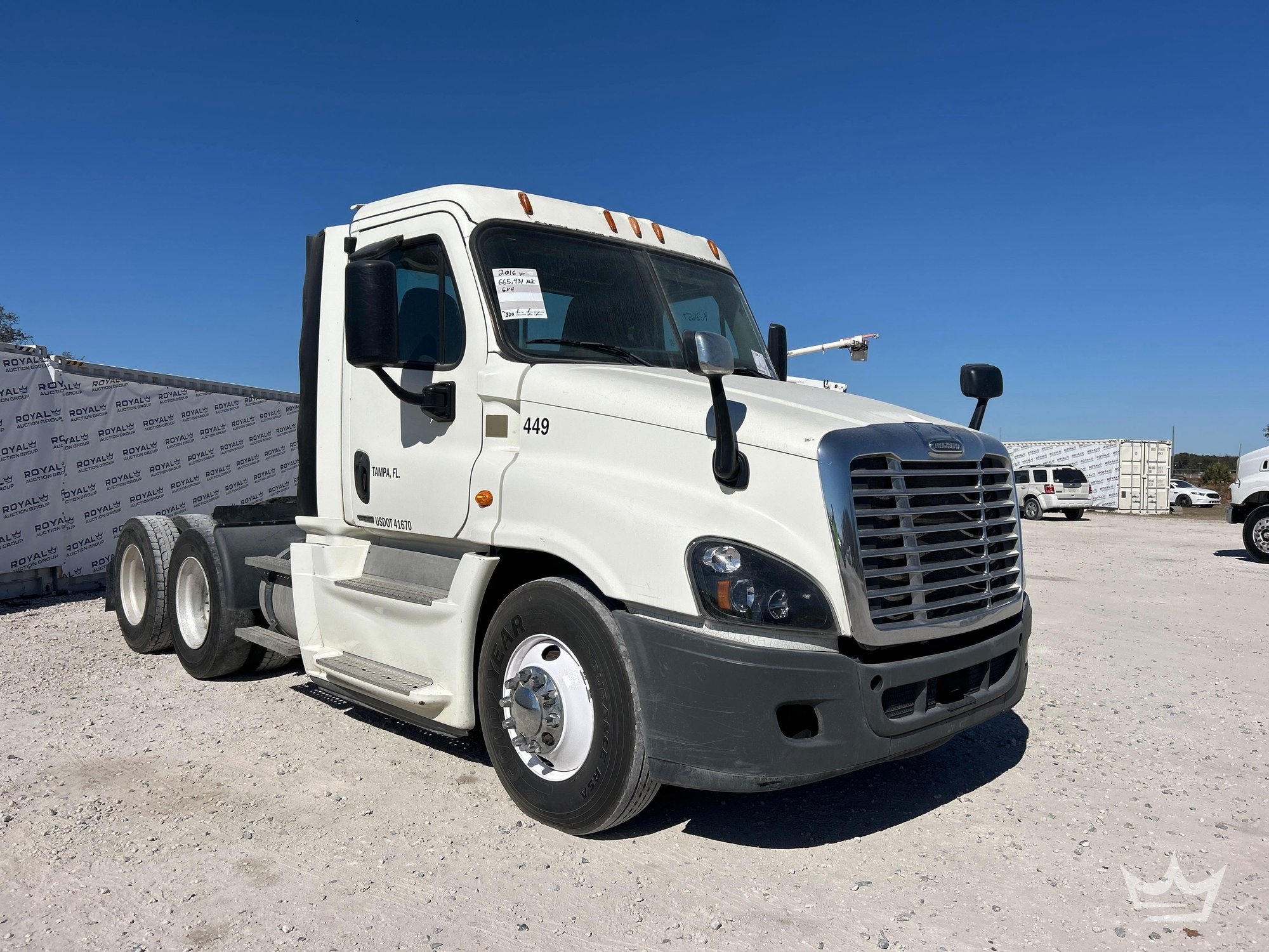 2016 Freightliner Cascadia 125 T/A Day Cab Truck Tractor (A61573)