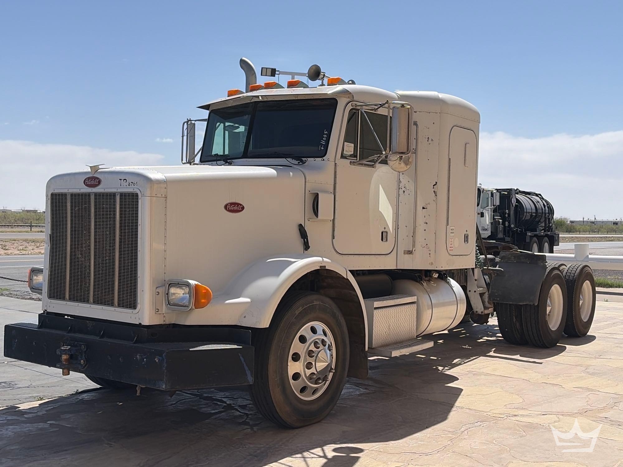 2001 Peterbilt 378 T/A Wet Kit Day Cab Truck Tractor (A64194)