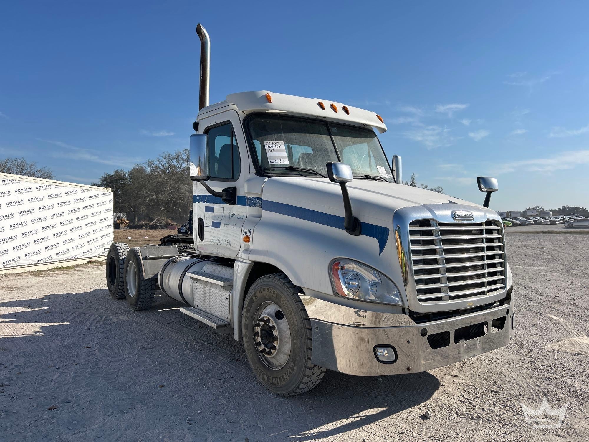 2013 Freightliner Cascadia 125 T/A Day Cab Truck Tractor (A64556)