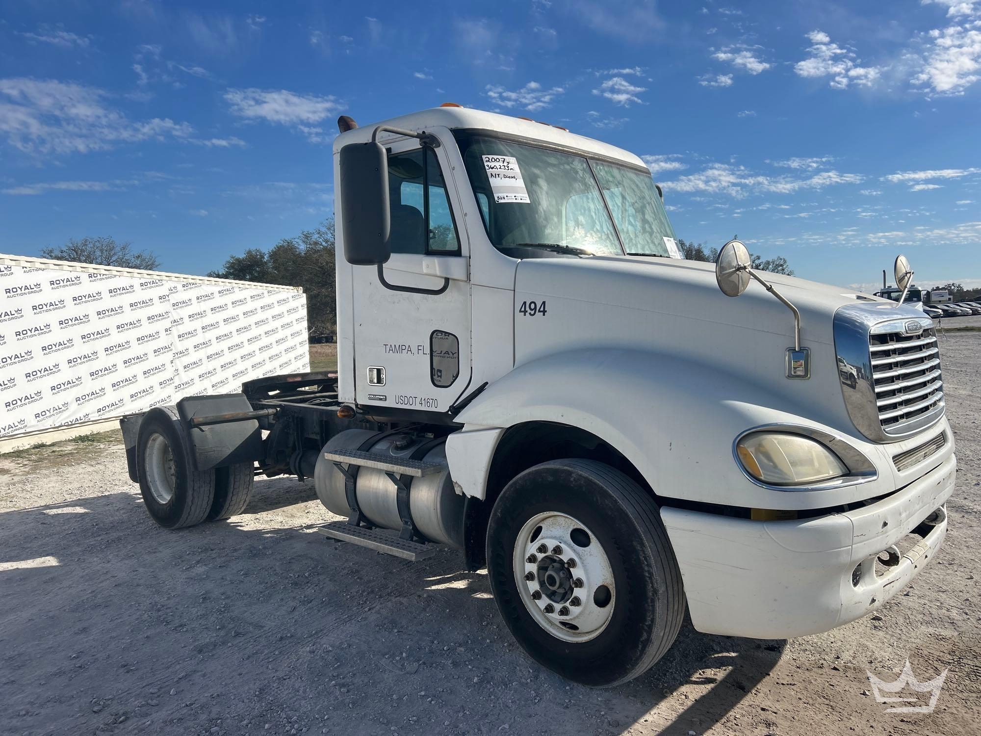 2007 Freightliner Columbia 120 S/A Day Cab Truck Tractor (A61568)