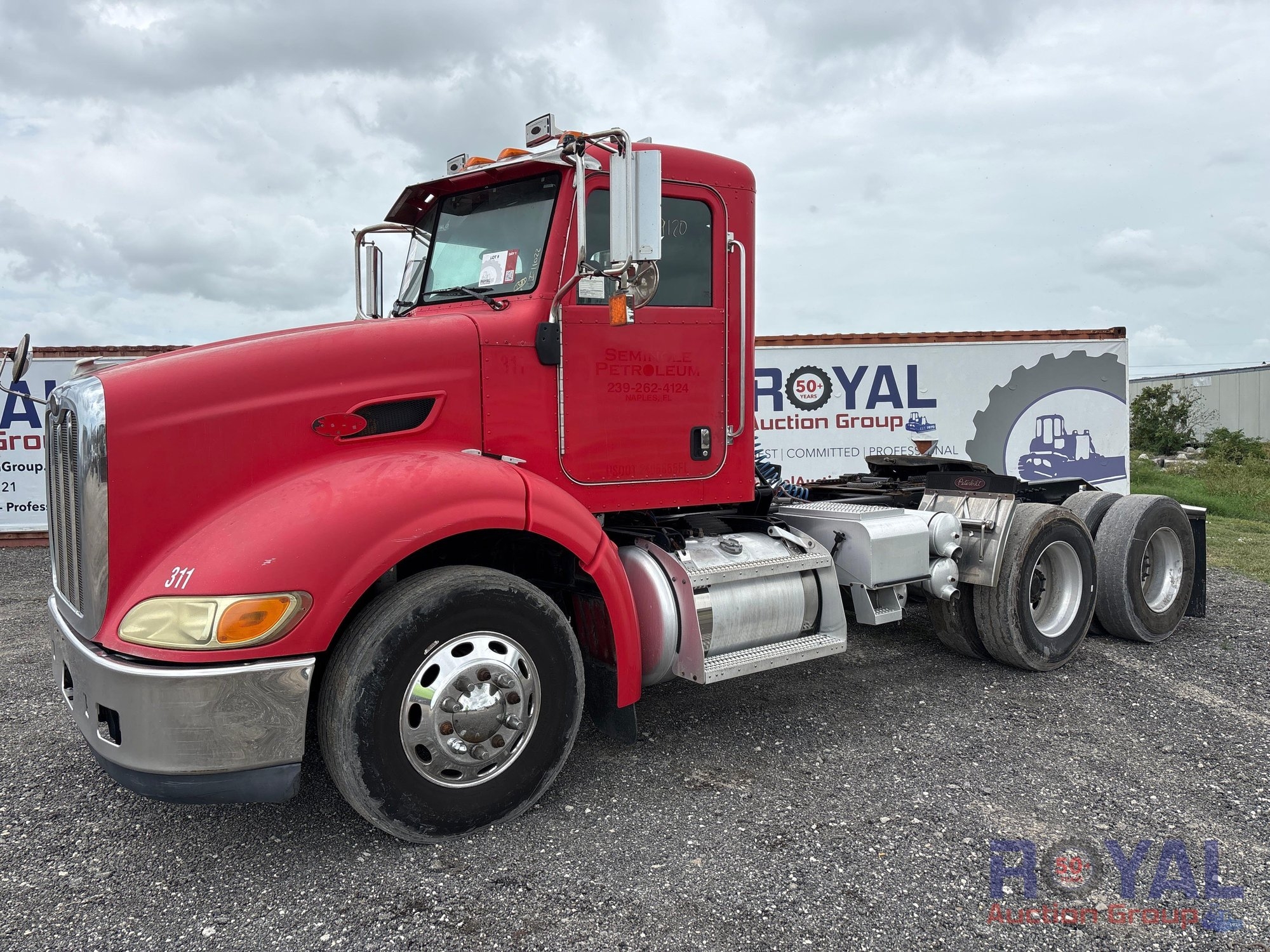 2009 Peterbilt 384 T/A Wet Kit Day Cab Truck Tractor (A46683)