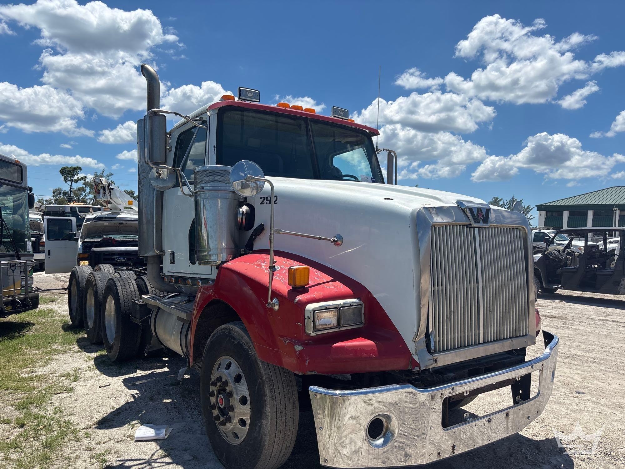 2007 Western Star 4900 SA Tri-Axle Wet Kit Day Cab Truck Tractor (A61568)