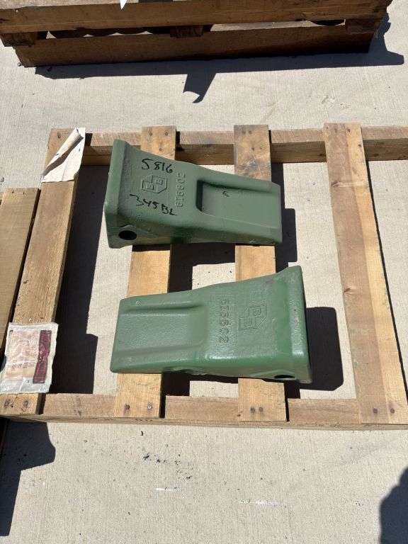 CAT J600 Teeth (2) (A68134)