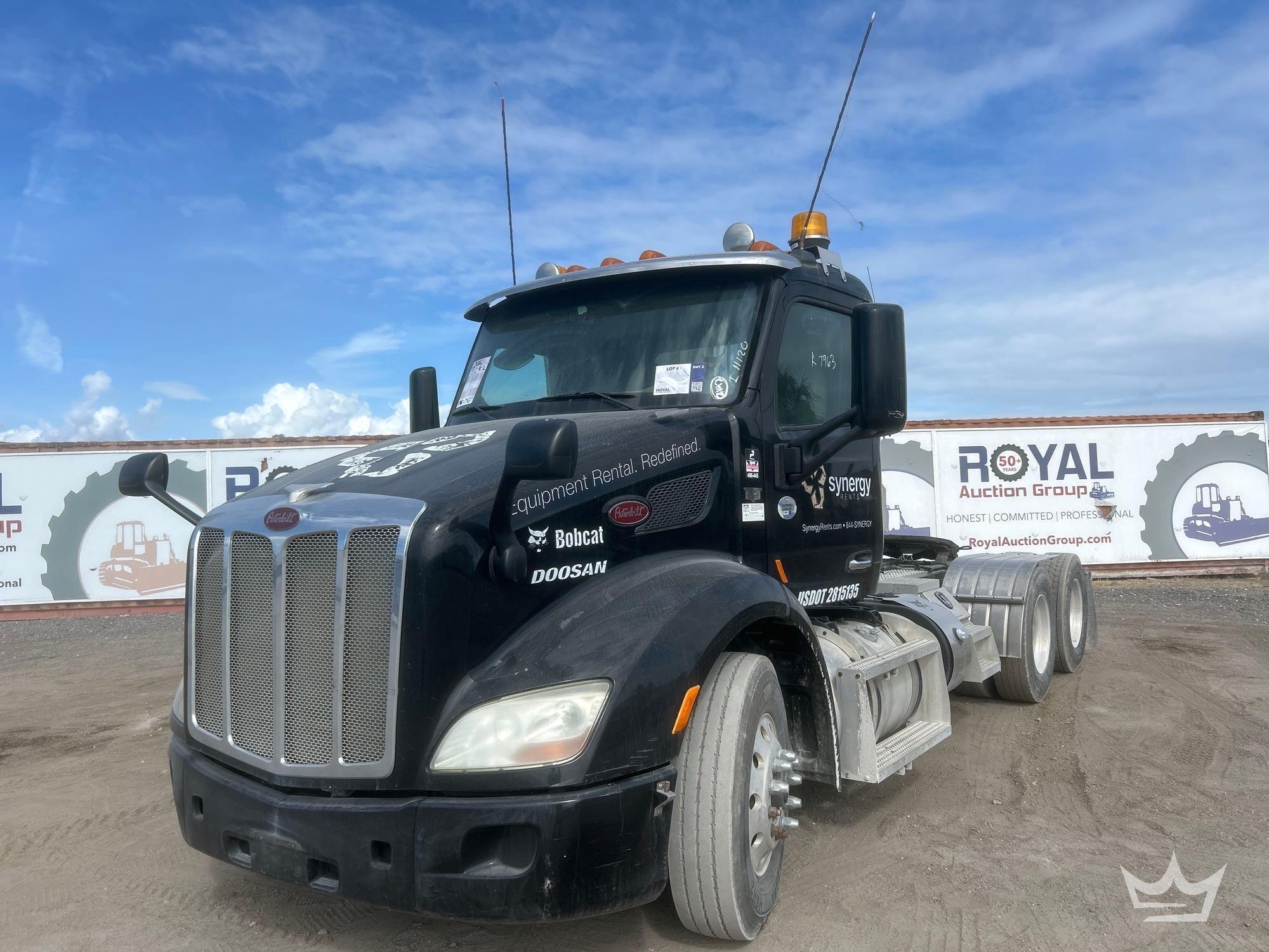2016 Peterbilt 579 T/A Wet Kit Day Cab Truck Tractor (A59230)
